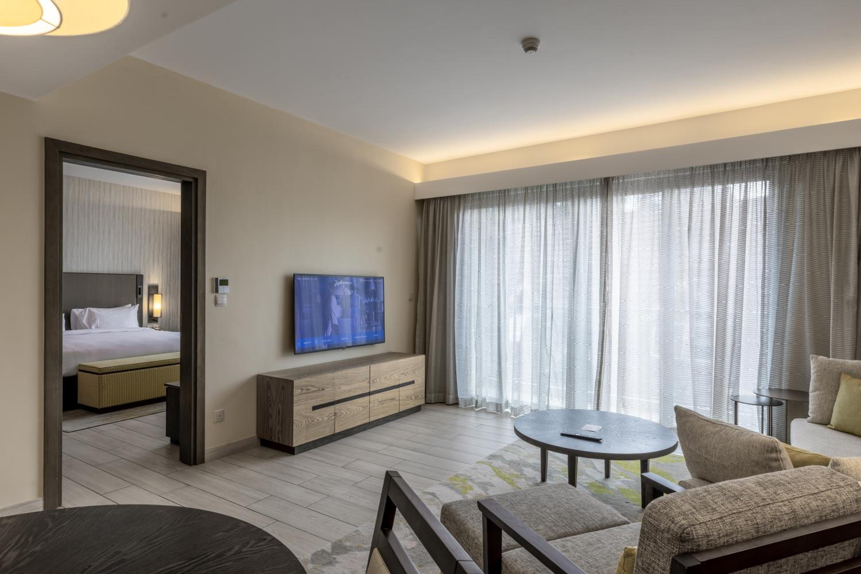 One-Bedroom Suite with Lounge Access - Photo 9