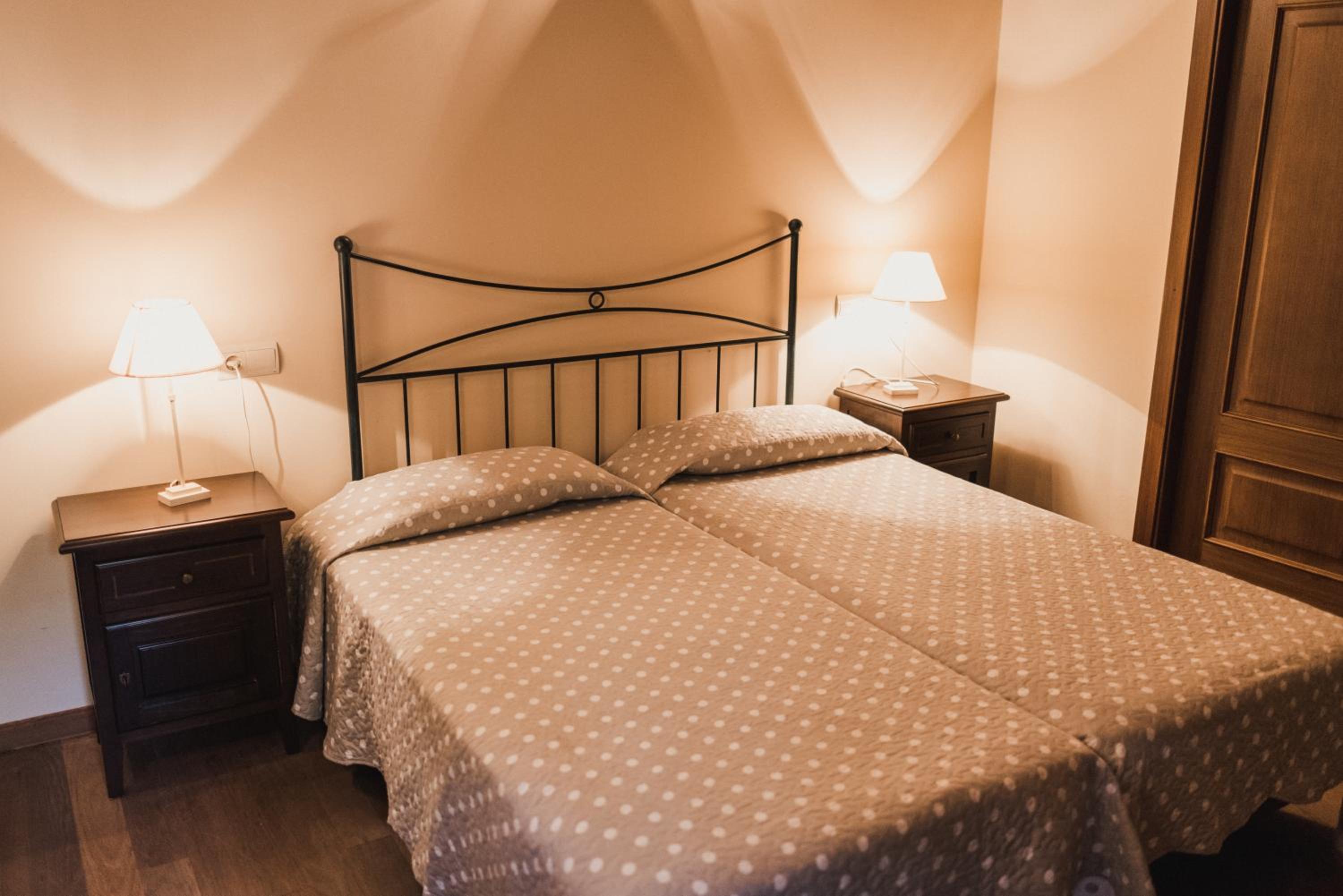 Twin Room - Photo 2