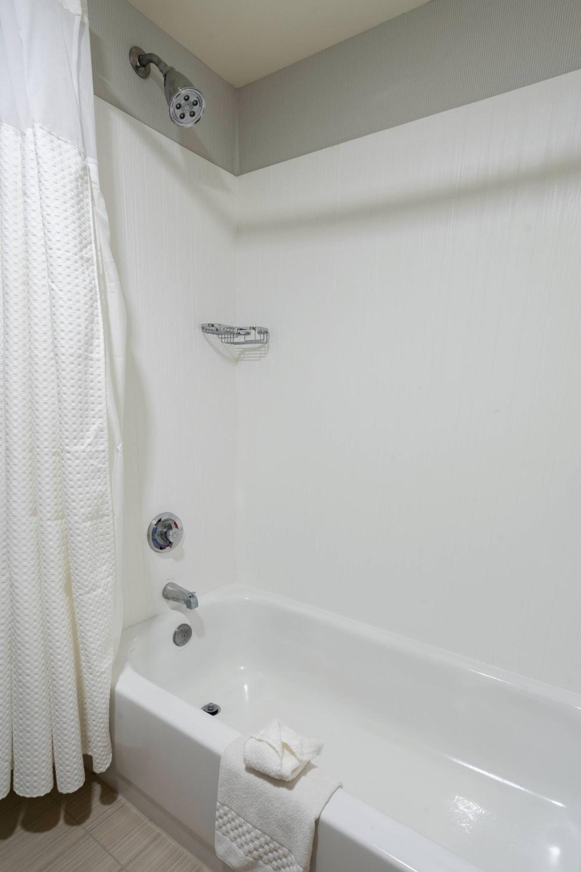 Deluxe Queen Room with Two Queen Beds photo 2