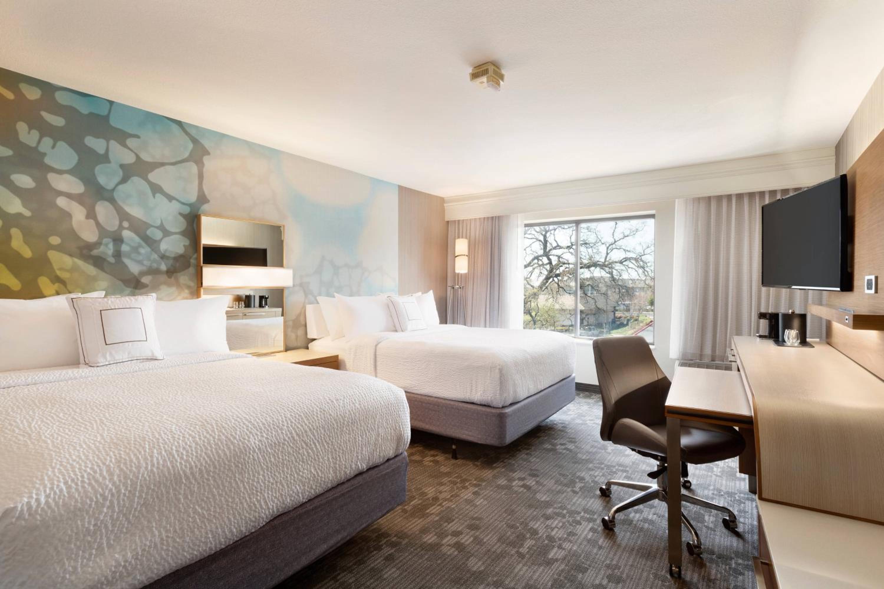 Queen Room With Two Queen Beds - Non-Smoking