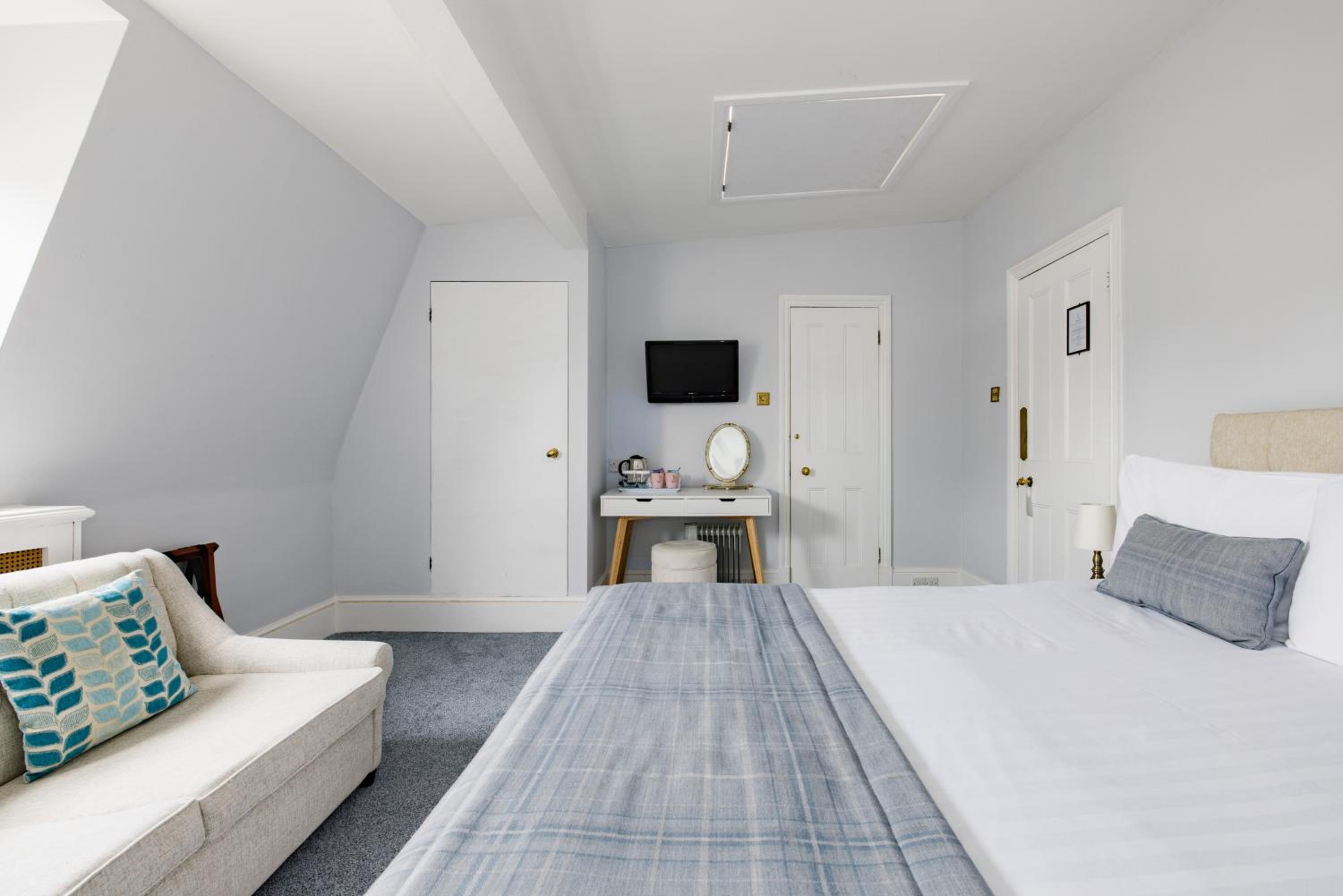 King Loft Room photo 2