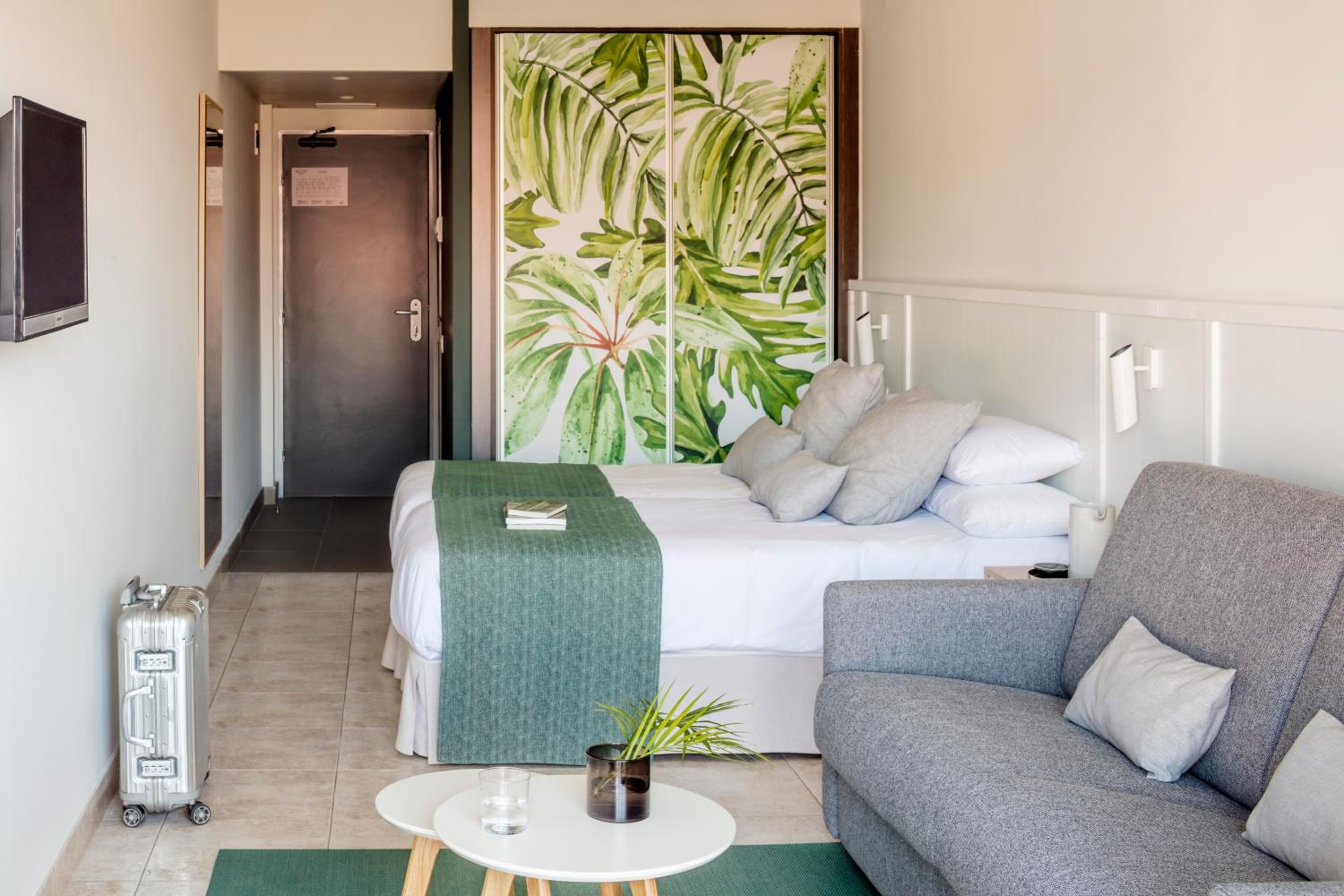 Design Quadruple Room (4 Adults) - Photo 1