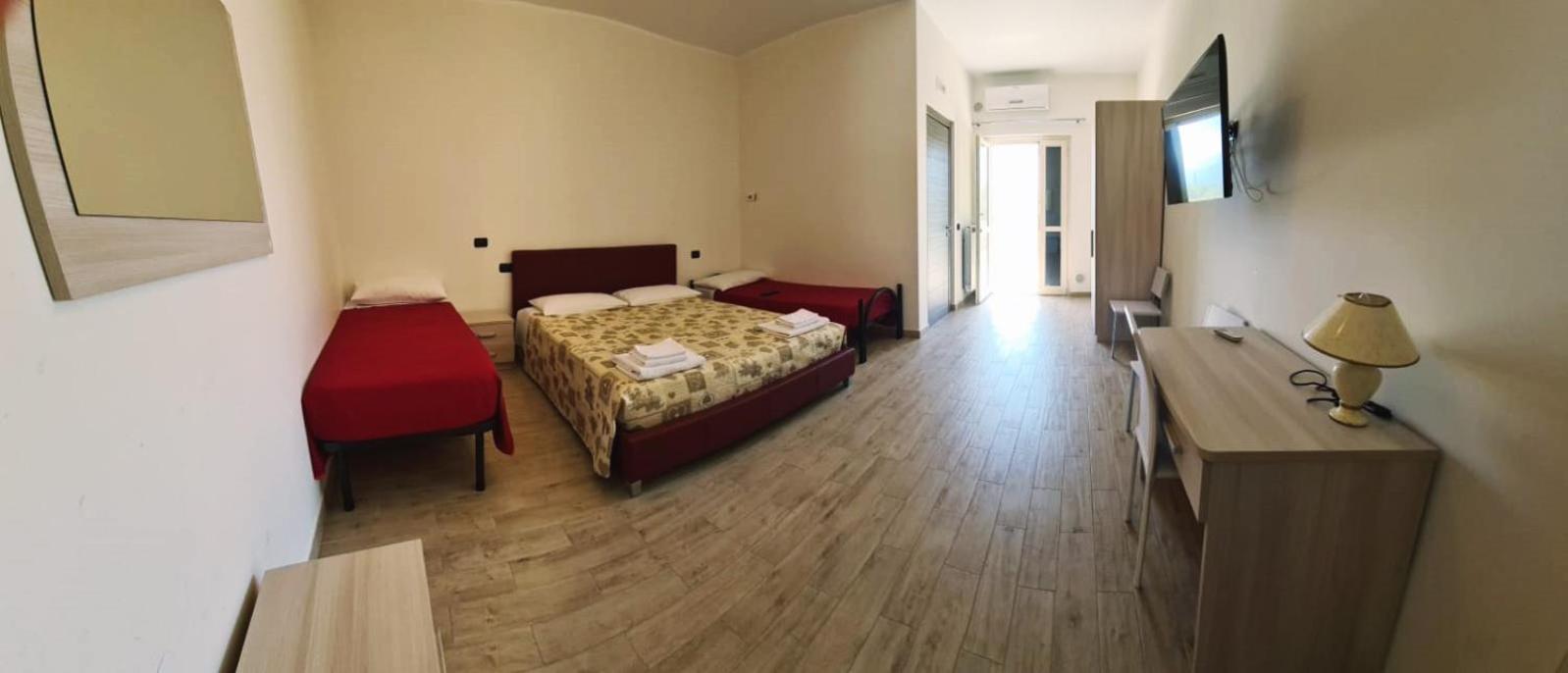 Quadruple Room with Private Bathroom photo 1