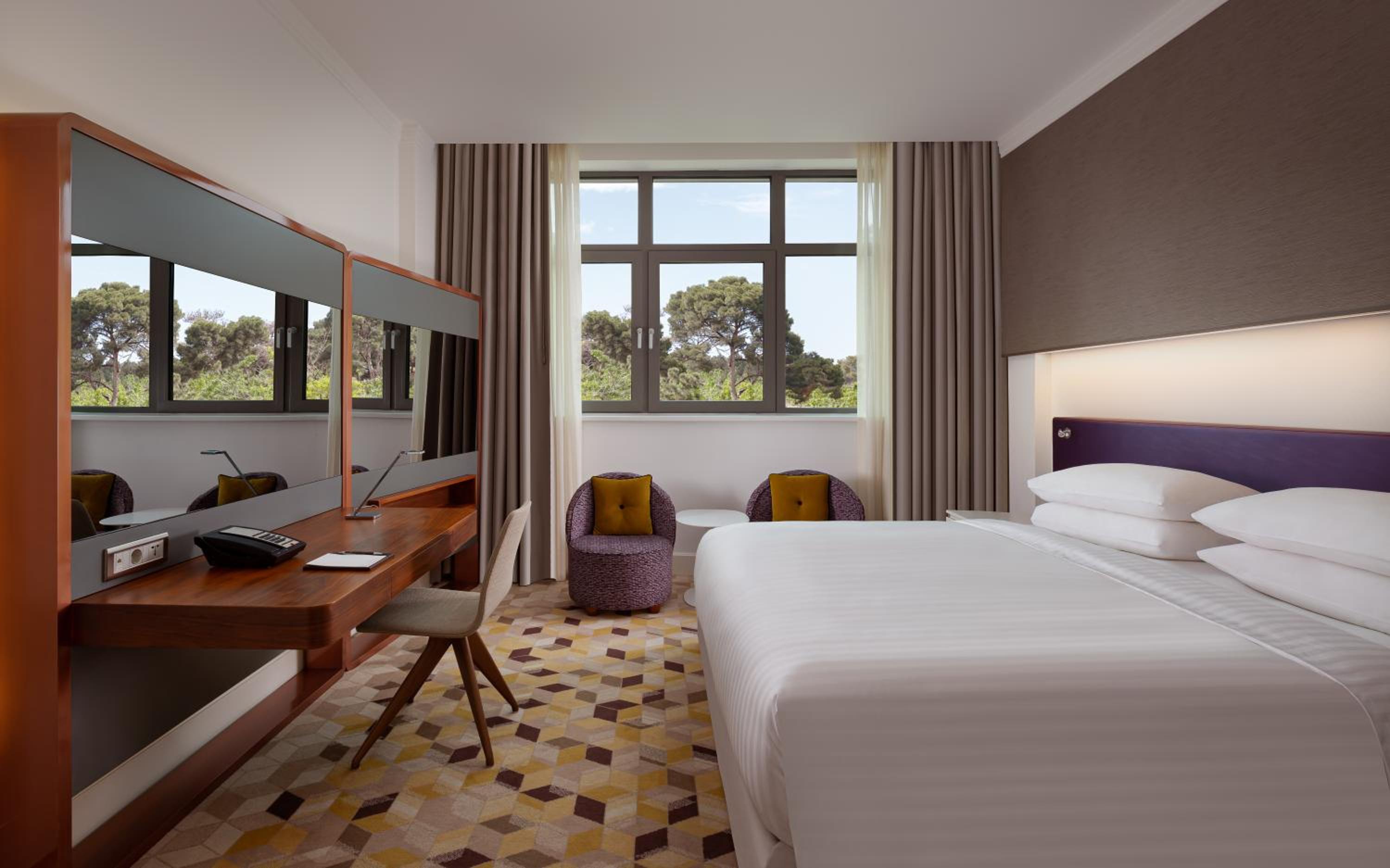 Guest room with 1 King, Garden view photo 1