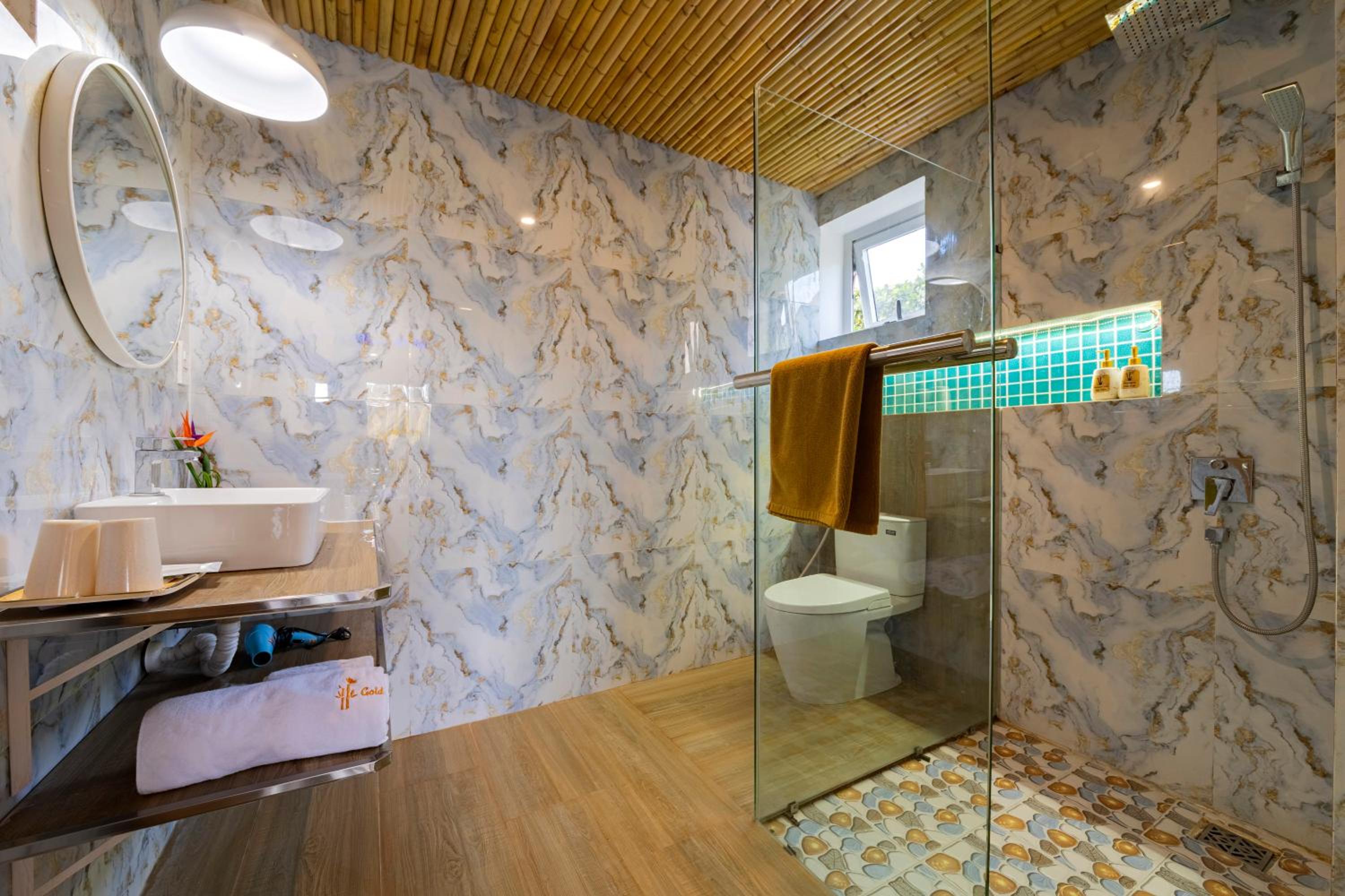 Deluxe Double Room with Balcony - Photo 5