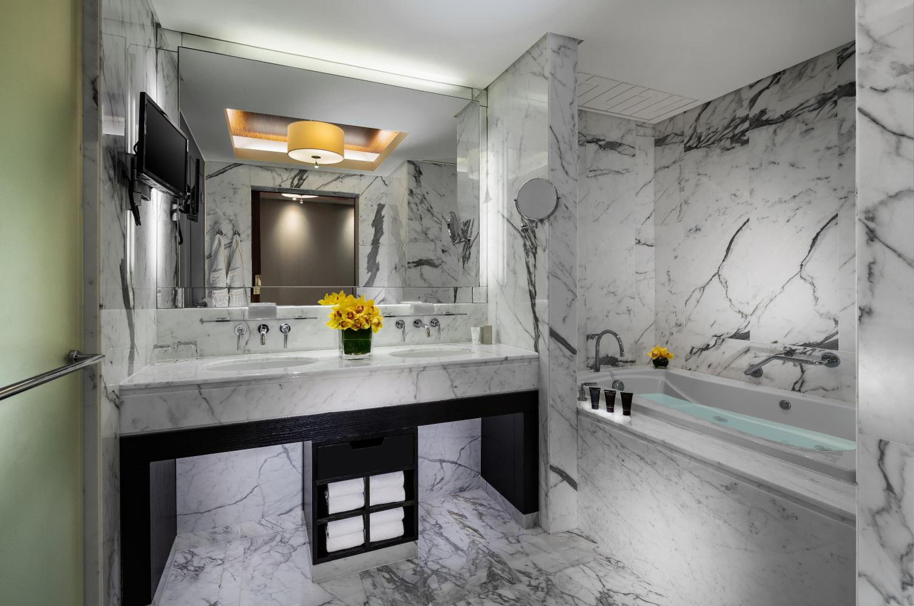 Deluxe Suite photo 3