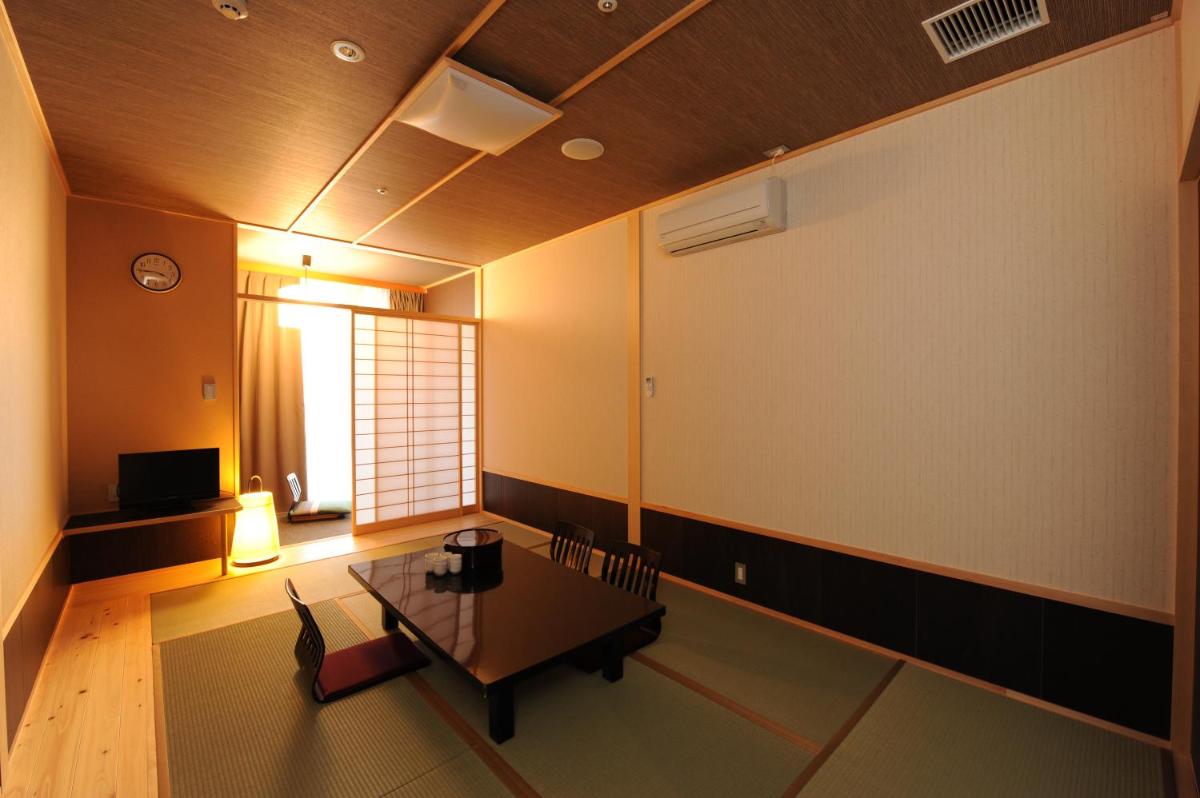 Standard Japanese Modern Room with Shared Bath - Non-Smoking photo 3