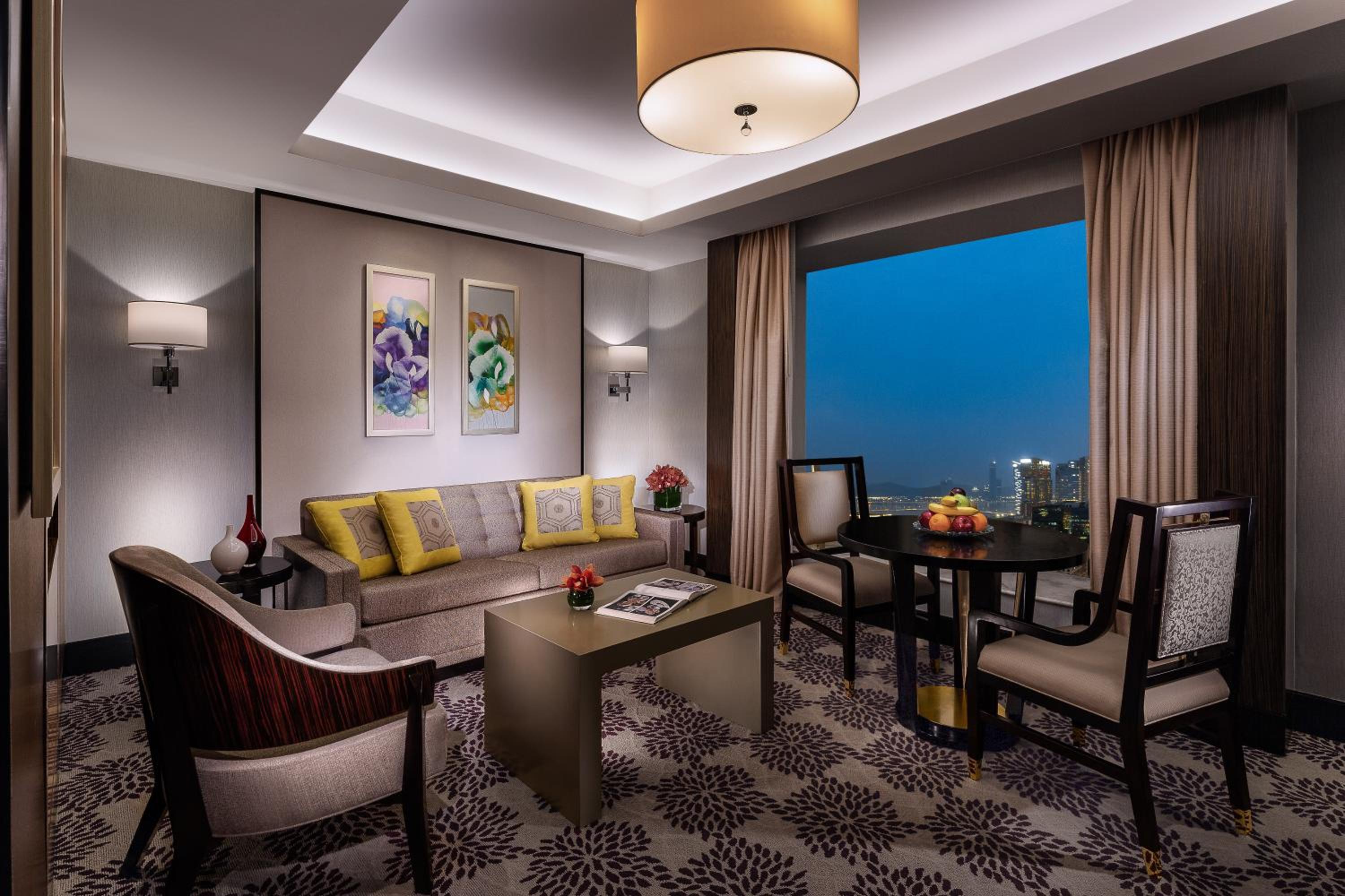 Deluxe Suite photo 2