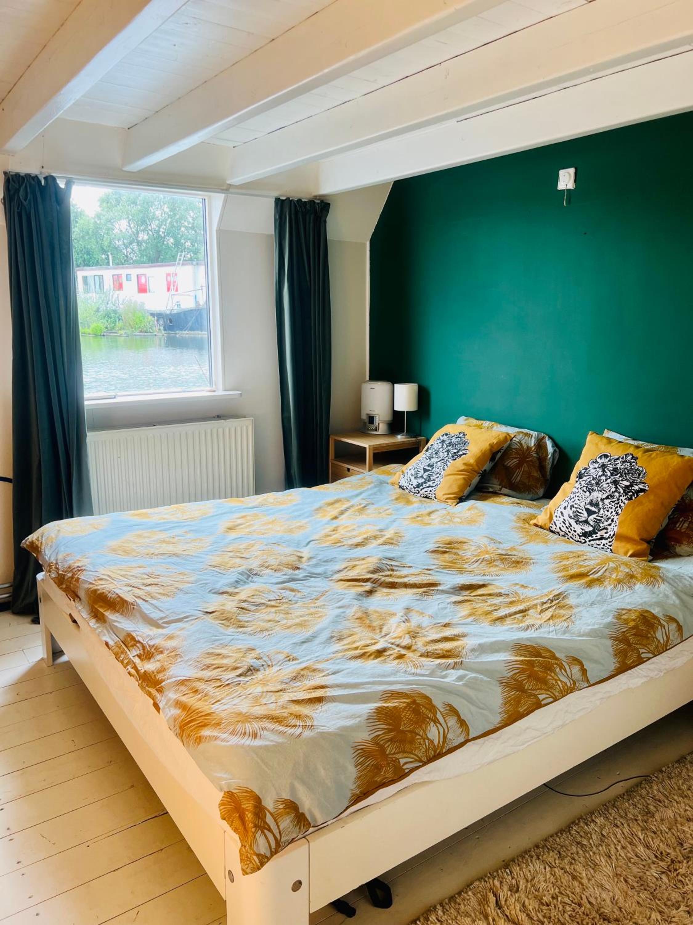 Two-Bedroom Apartment with Lake View photo 3