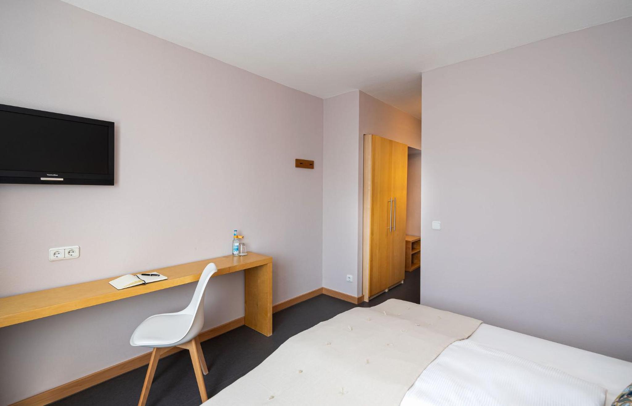 Economy Double Room - Photo 2