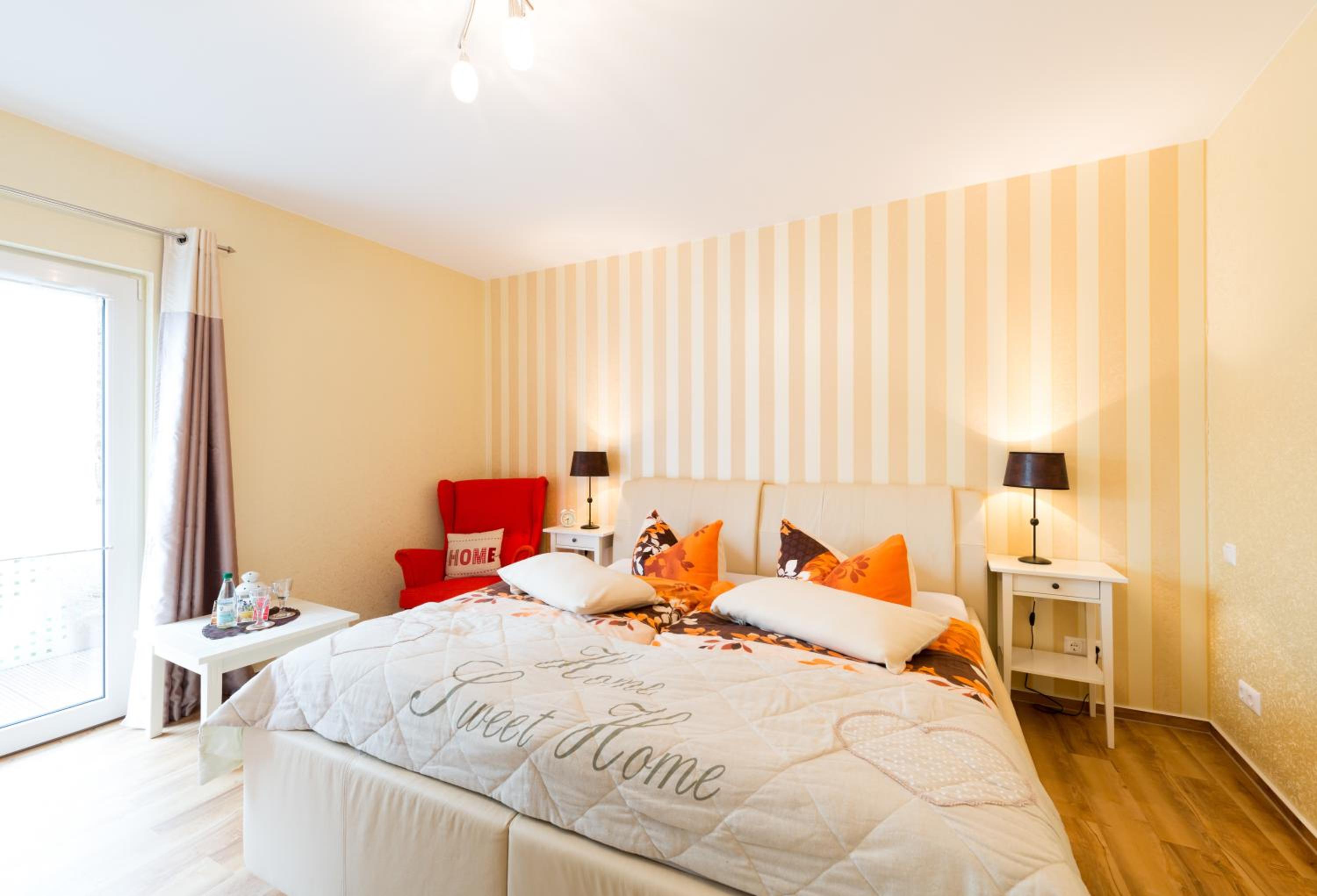 Double Room with Balcony - Photo 7