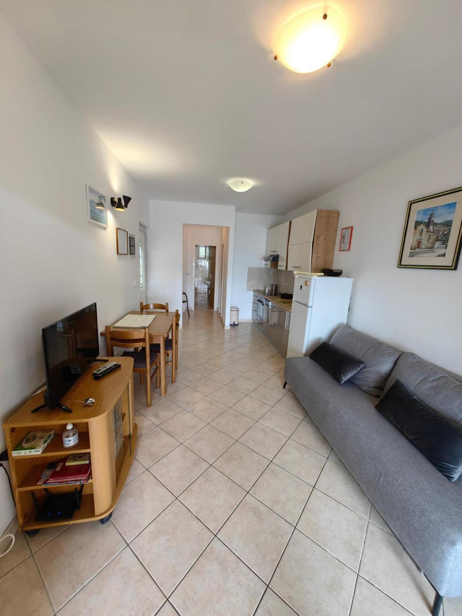 One-Bedroom Apartment photo 2