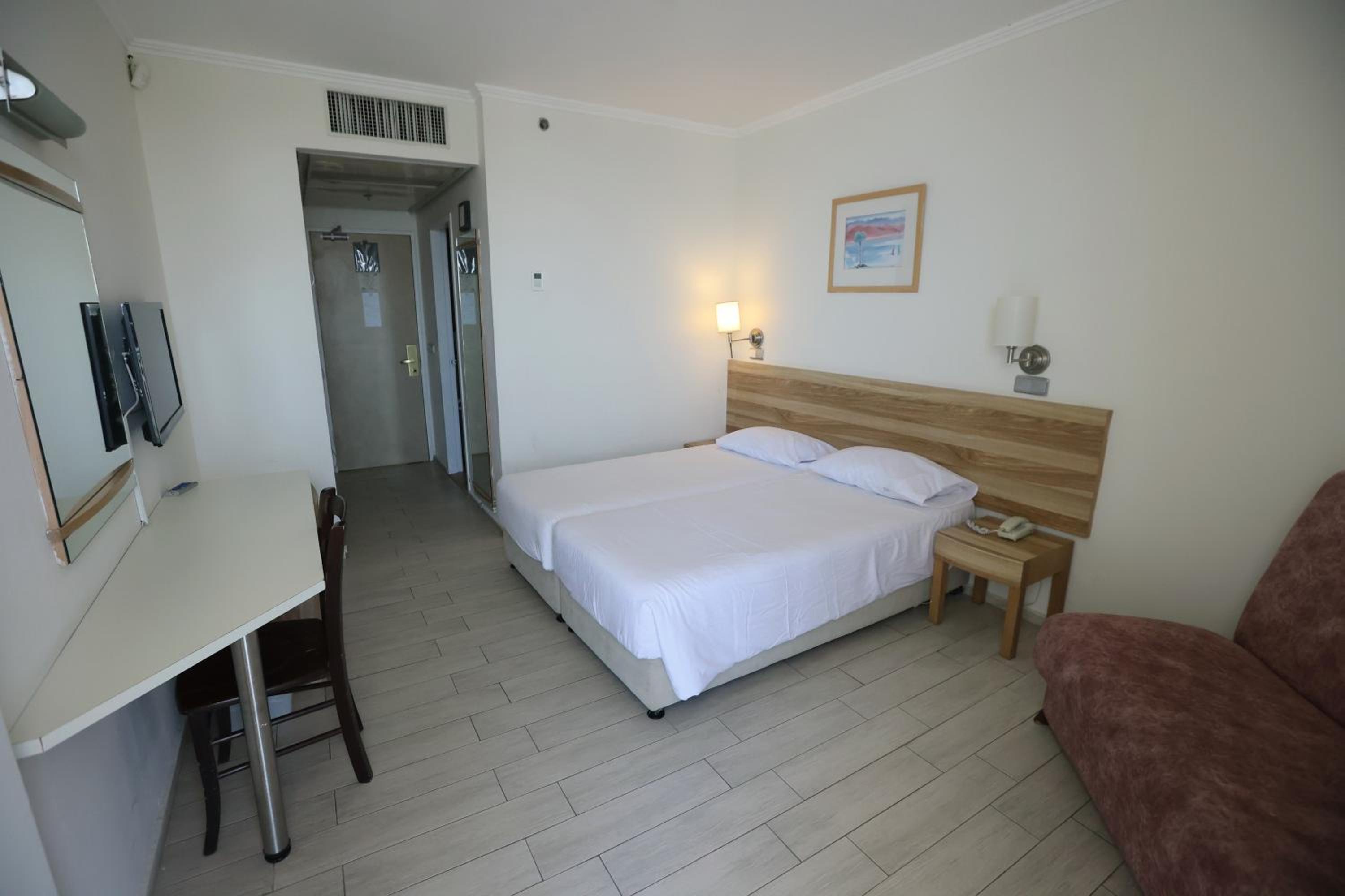 Standard Double Room photo 3