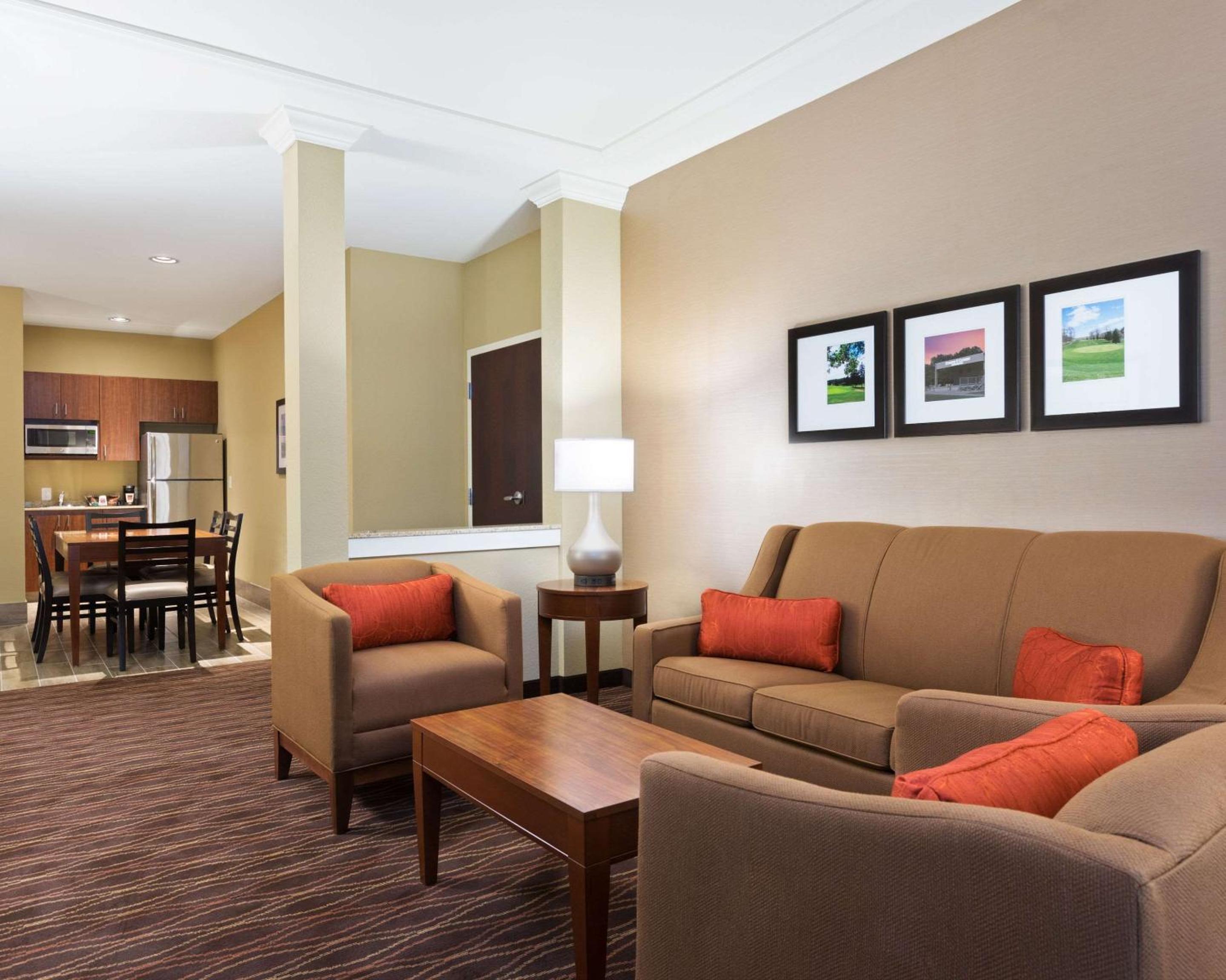 King Suite with Spa Bath photo 3