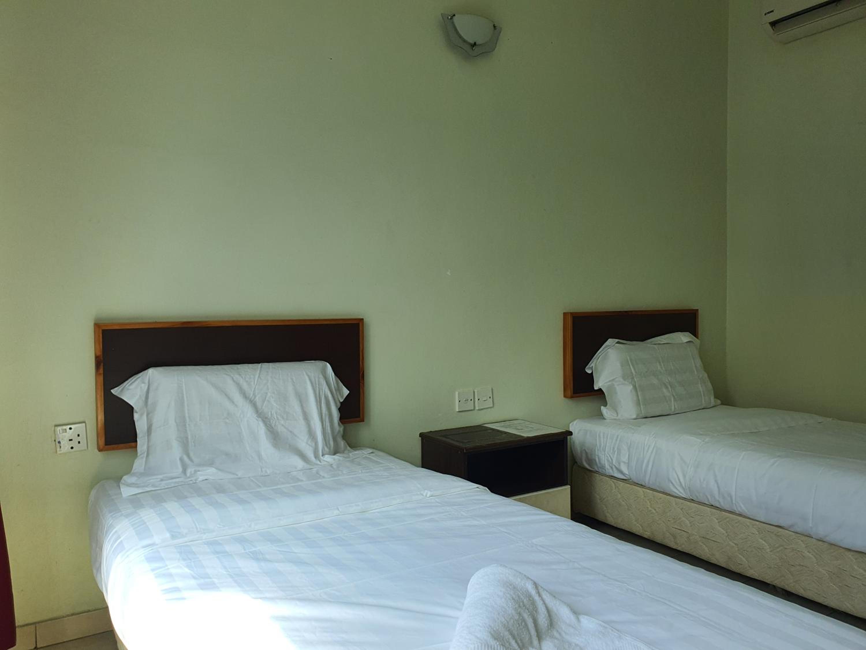 Deluxe Twin Room - Photo 3