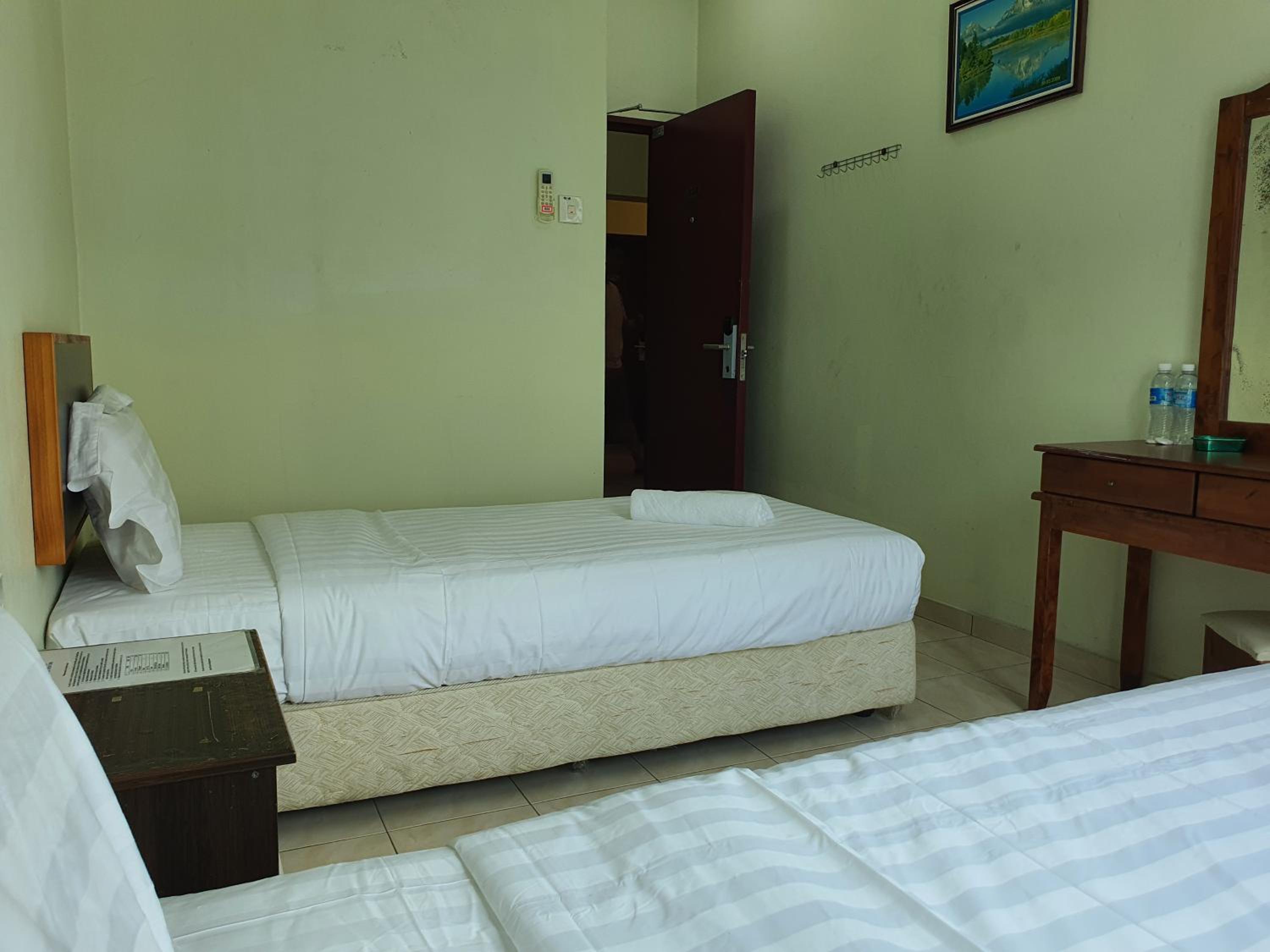 Deluxe Twin Room - Photo 2