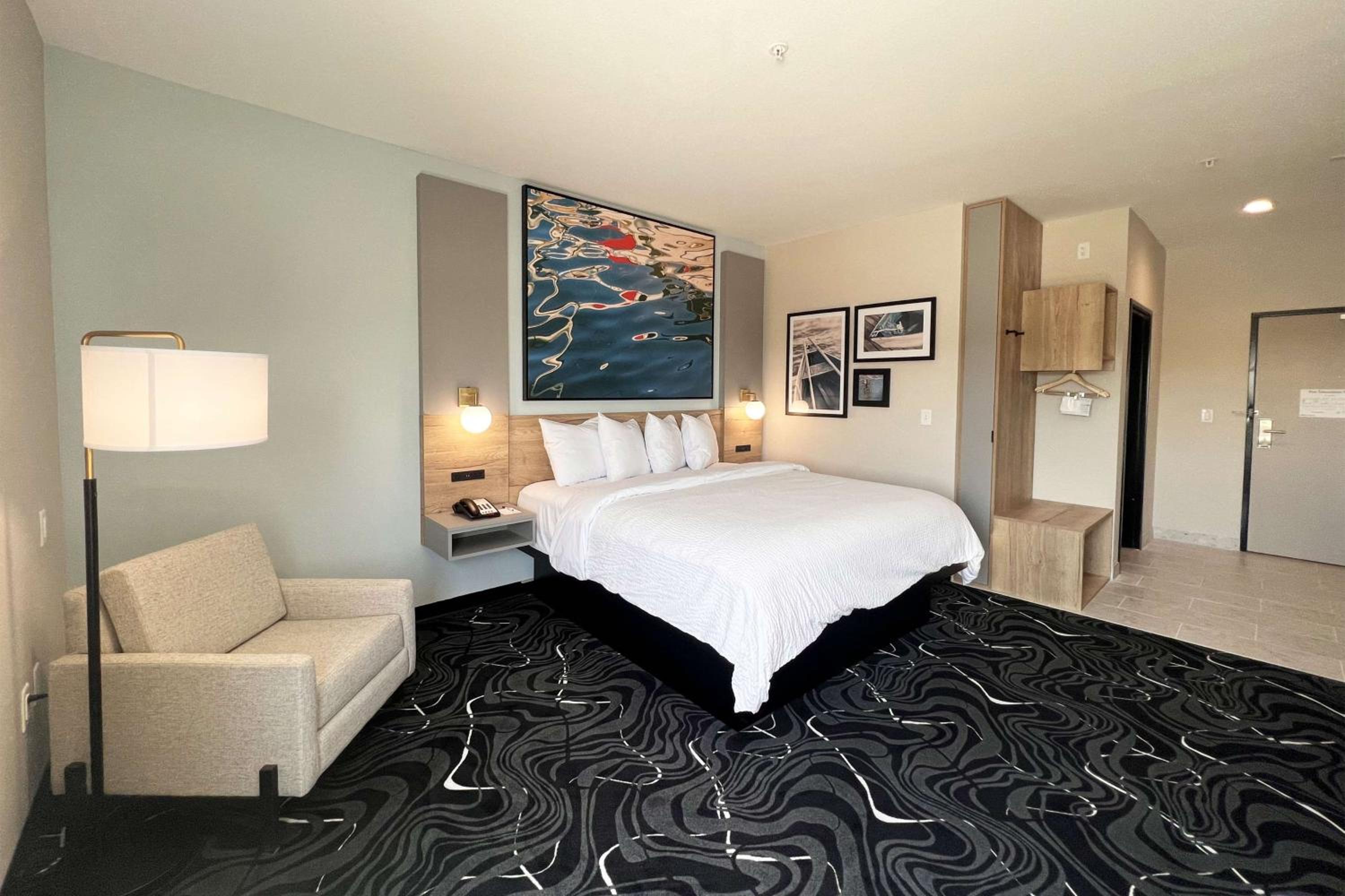 King Room - Non-Smoking - Photo 1