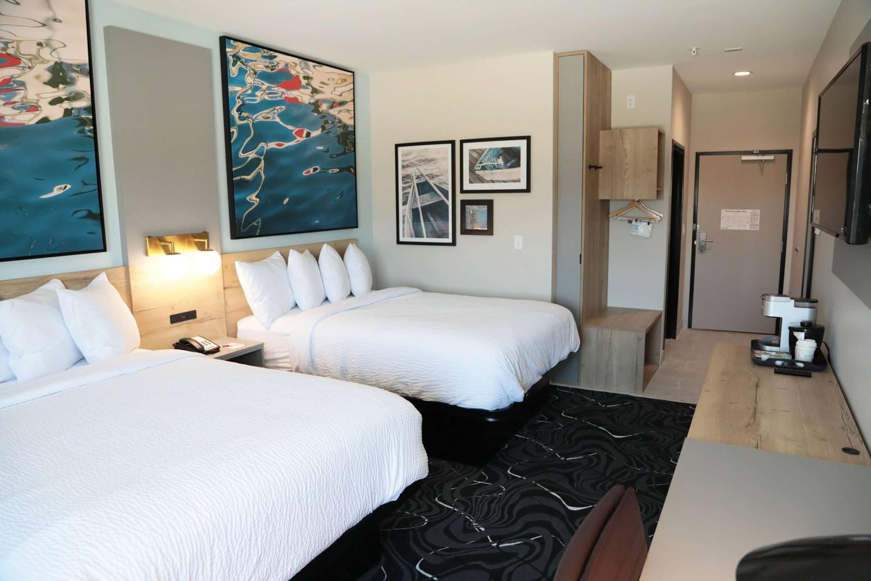 Queen Room with Two Queen Beds, Mobility Access and Bathtub with Grab Bars, Non-Smoking photo 1