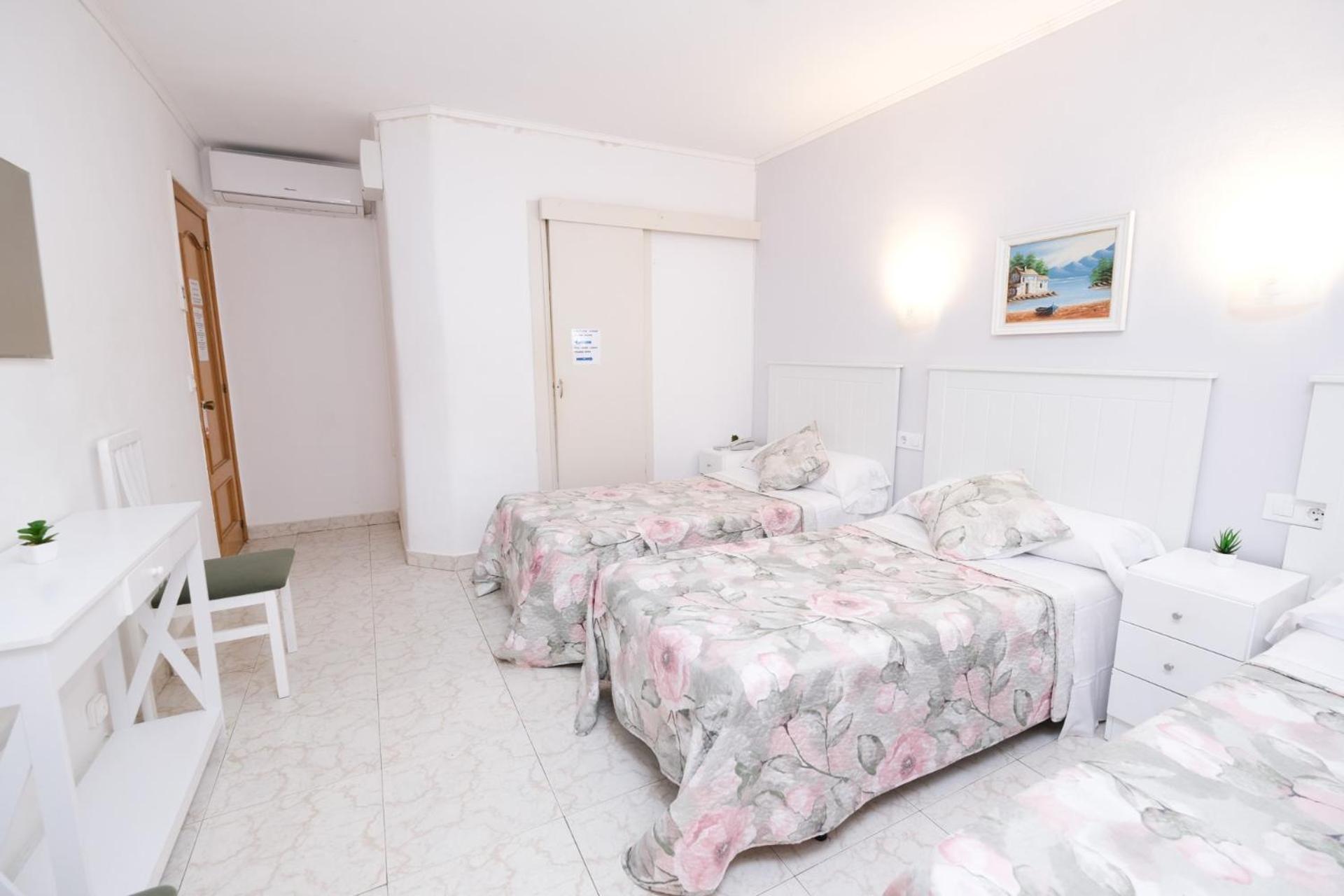 Habitación Triple Estándar con Balcón