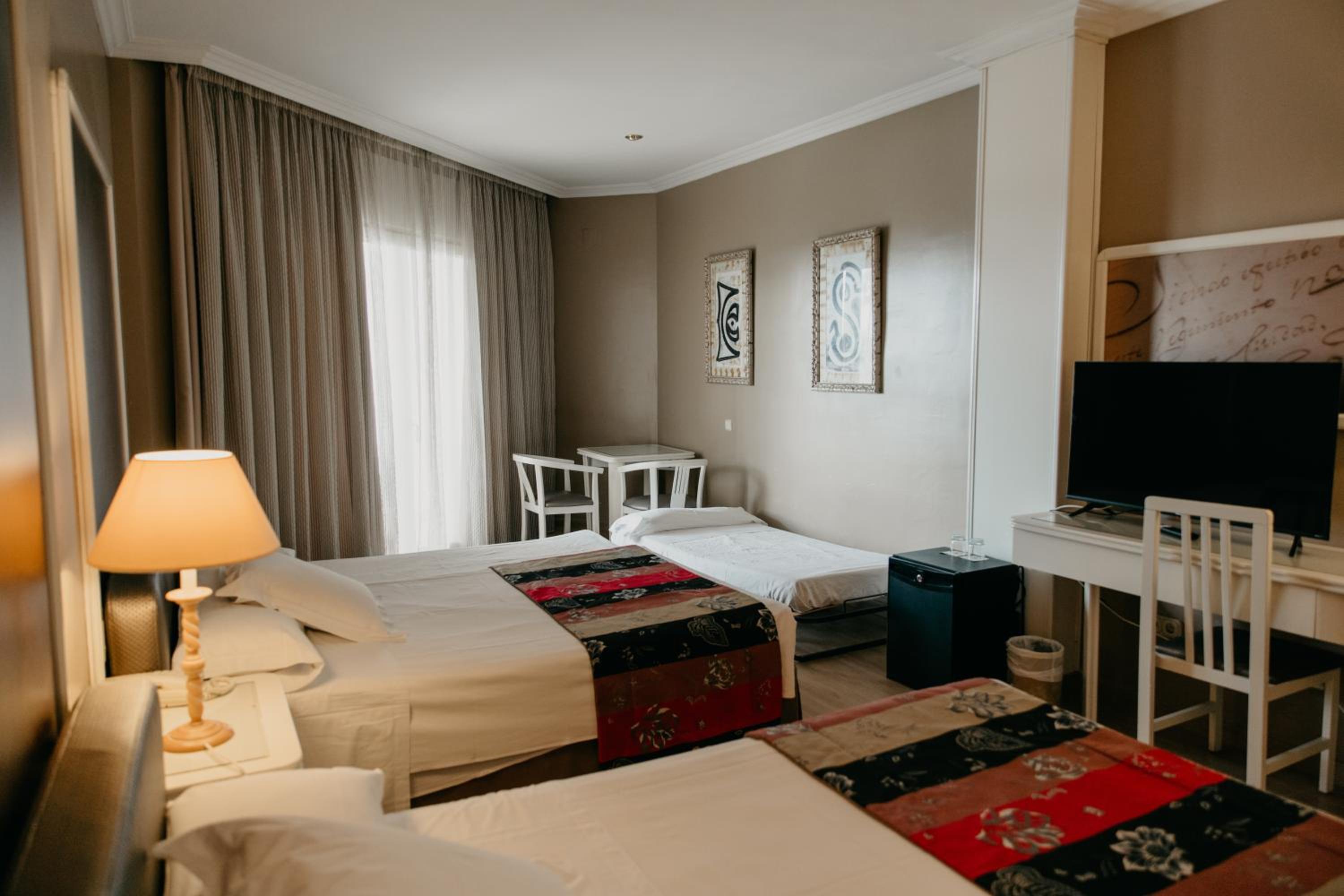 Double Room with 2 Extra Beds photo 2