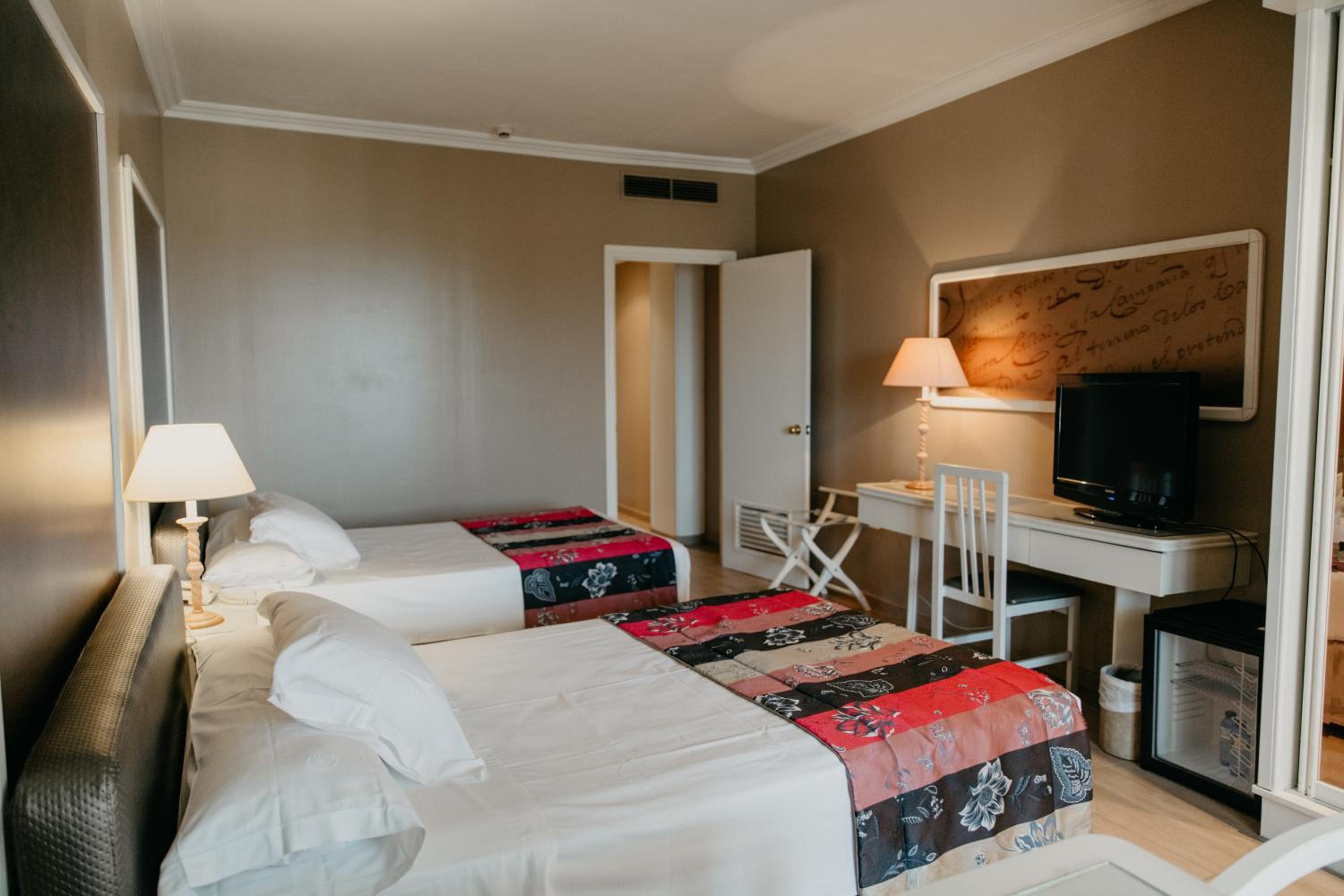 Double Room - Photo 6