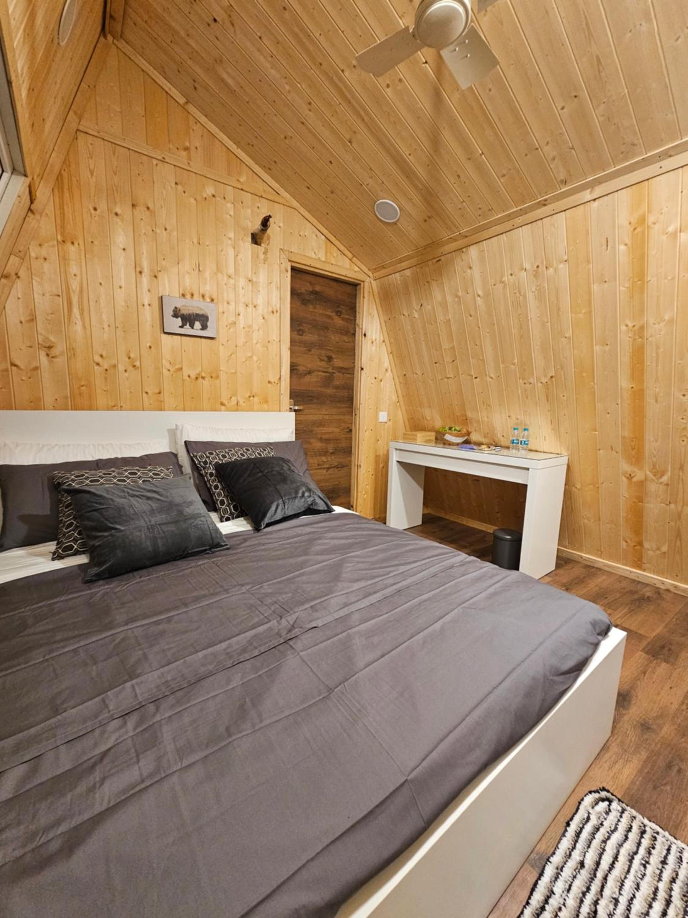 Deluxe Double Room (2 Adults + 1 Child) photo 1