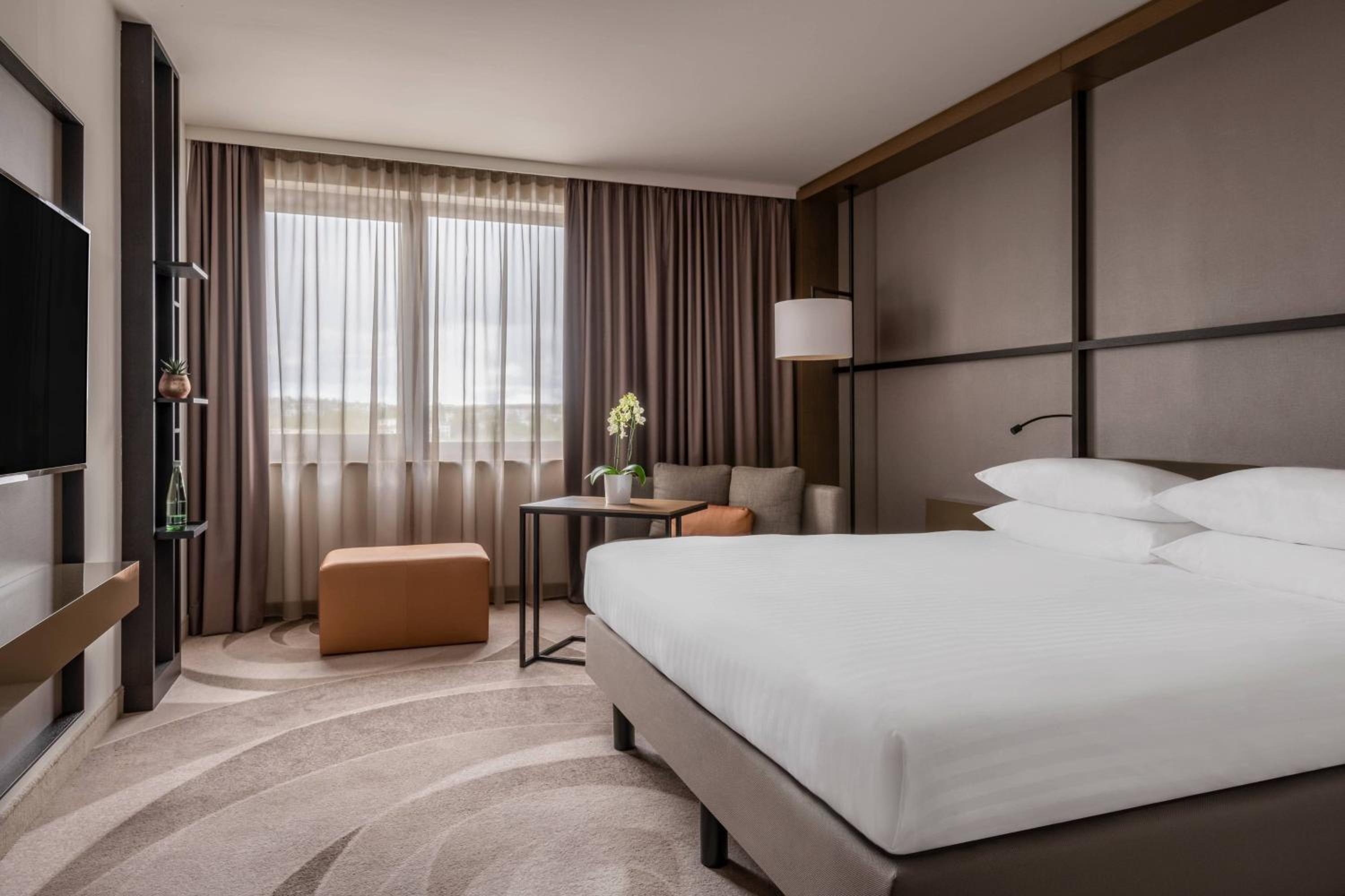Executive Room, Executive lounge access, Guest room, 1 King - Photo 4
