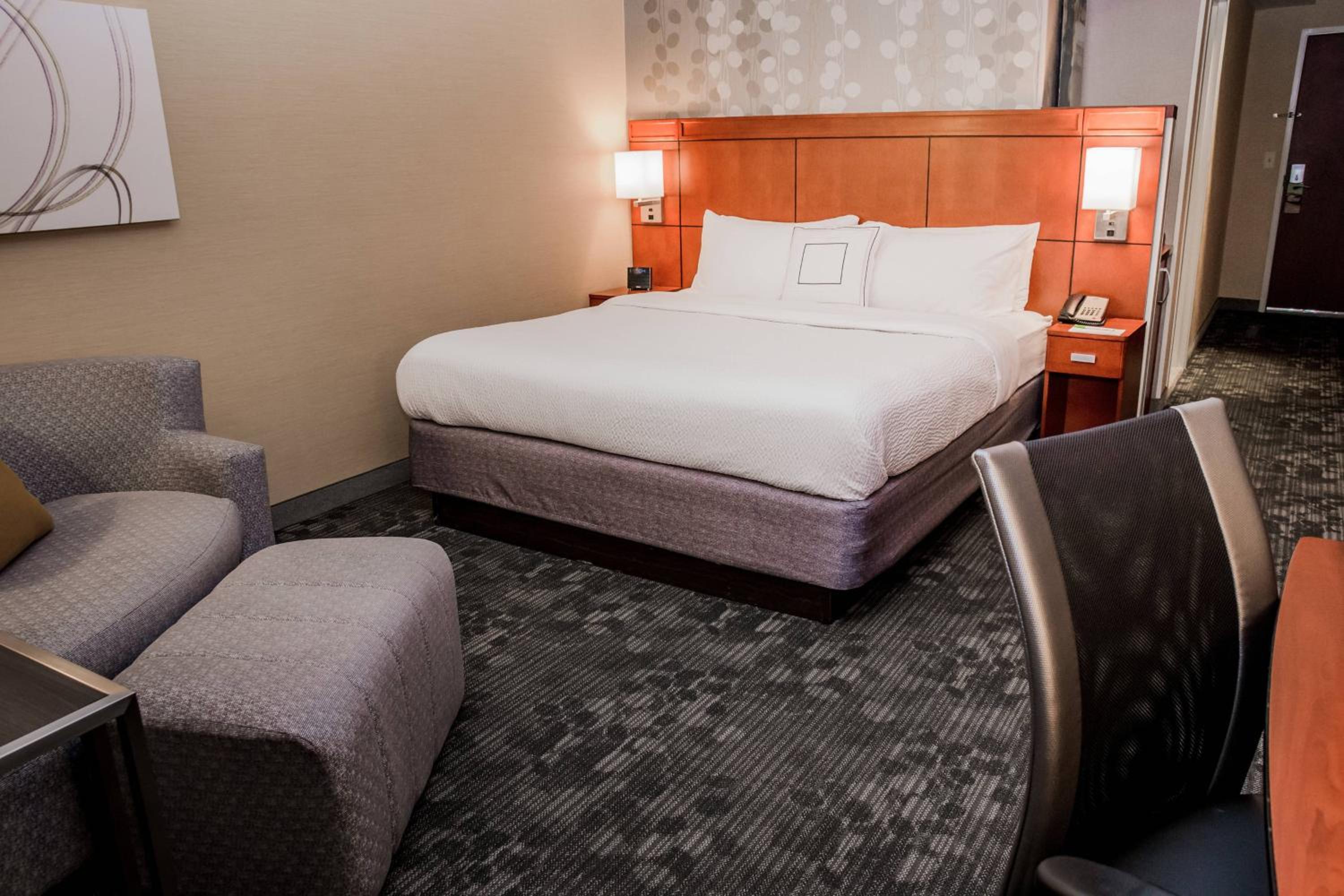 King Room with Sofa Bed and Adapted Tub - Mobility and Hearing Accessible - Photo 1