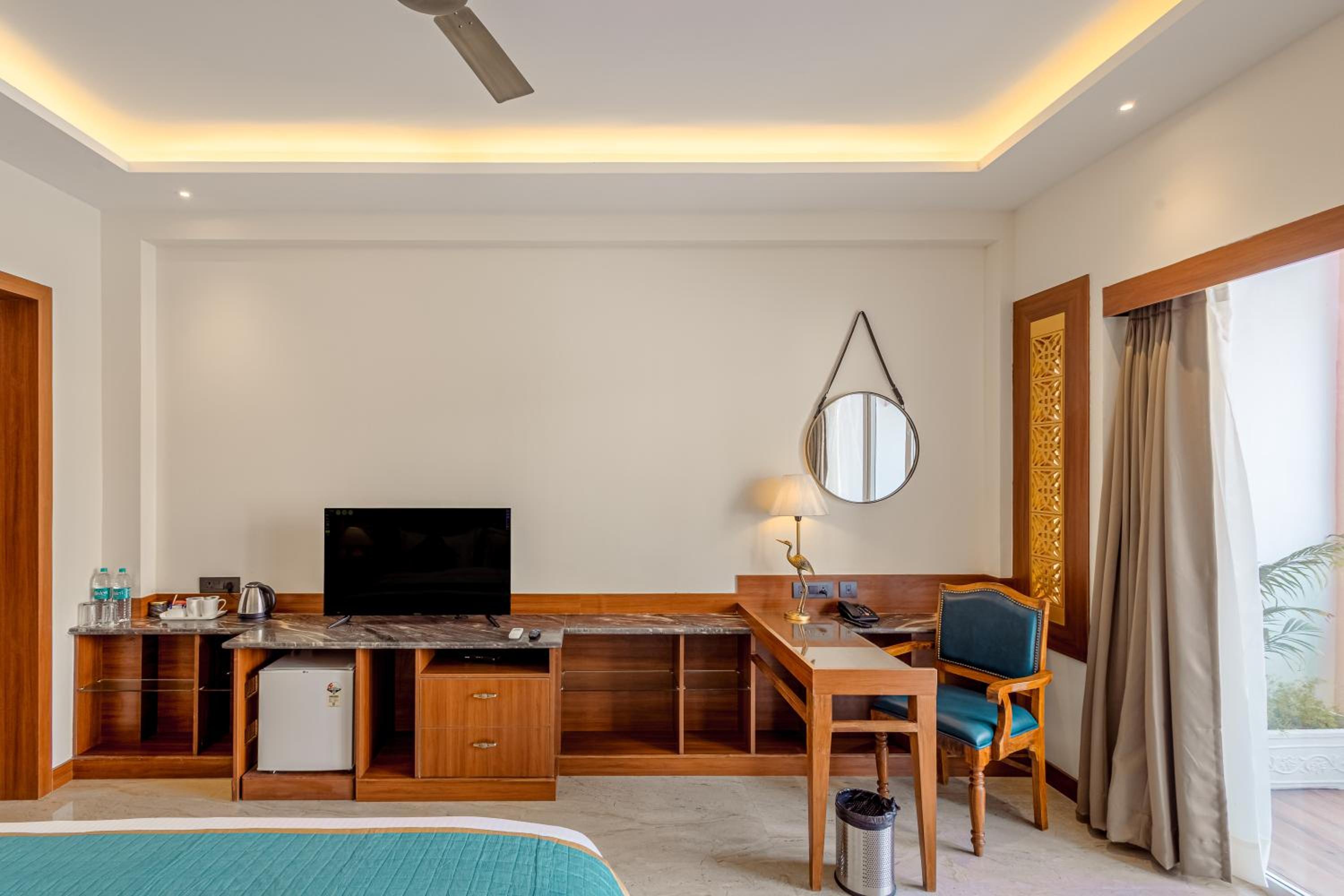 Deluxe King Room photo 2