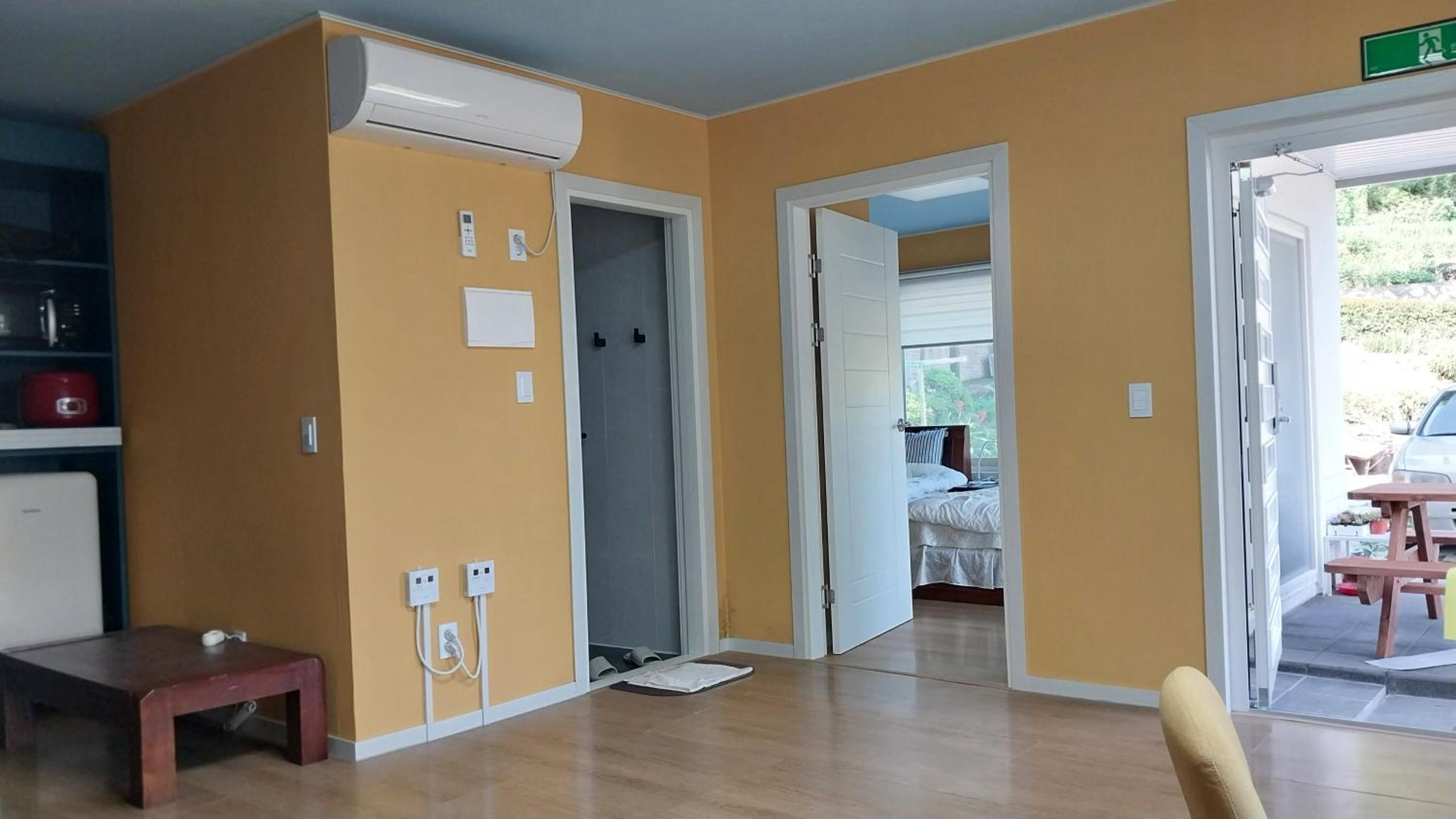 One-Bedroom House - Photo 15