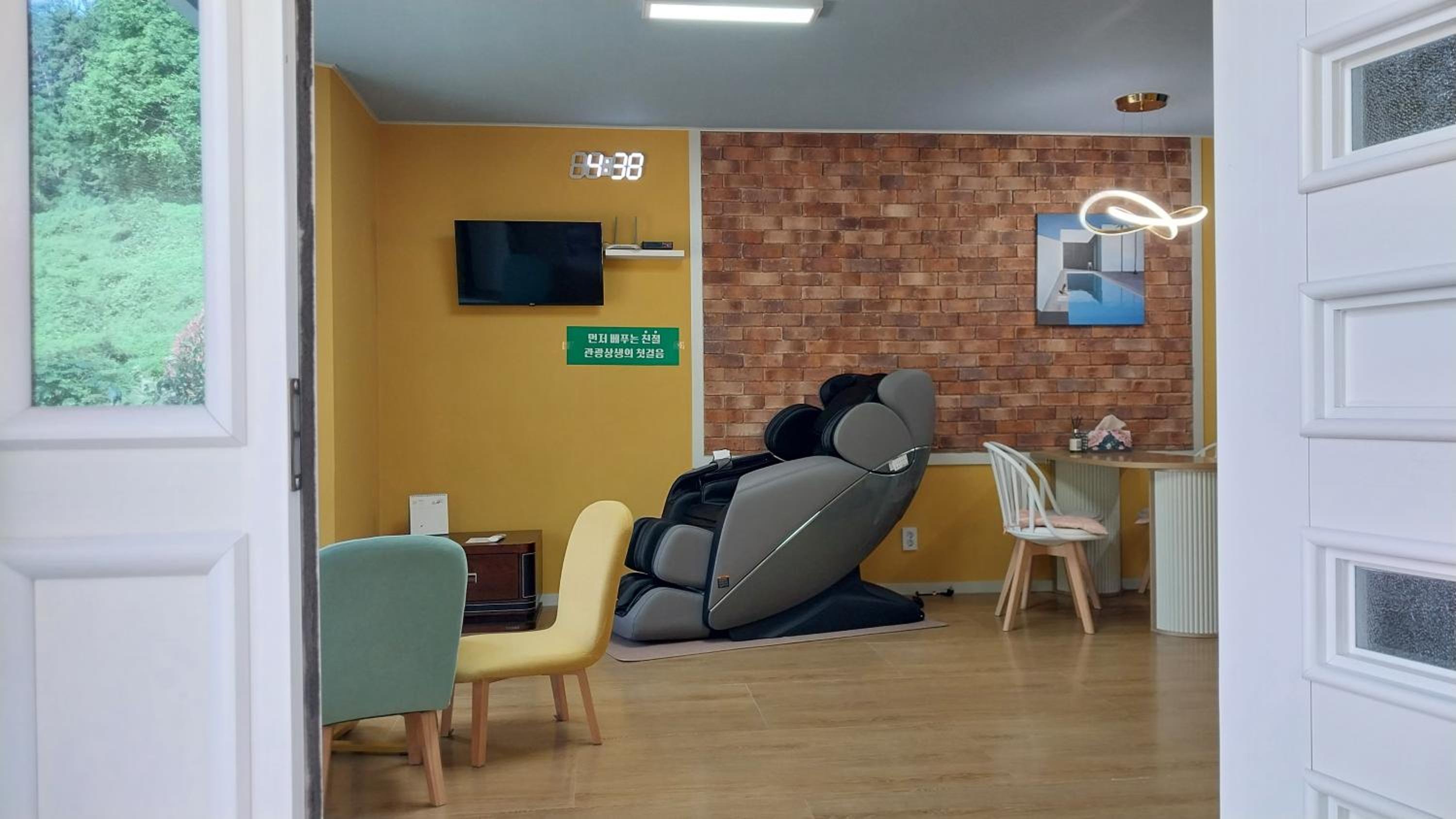 One-Bedroom House - Photo 14