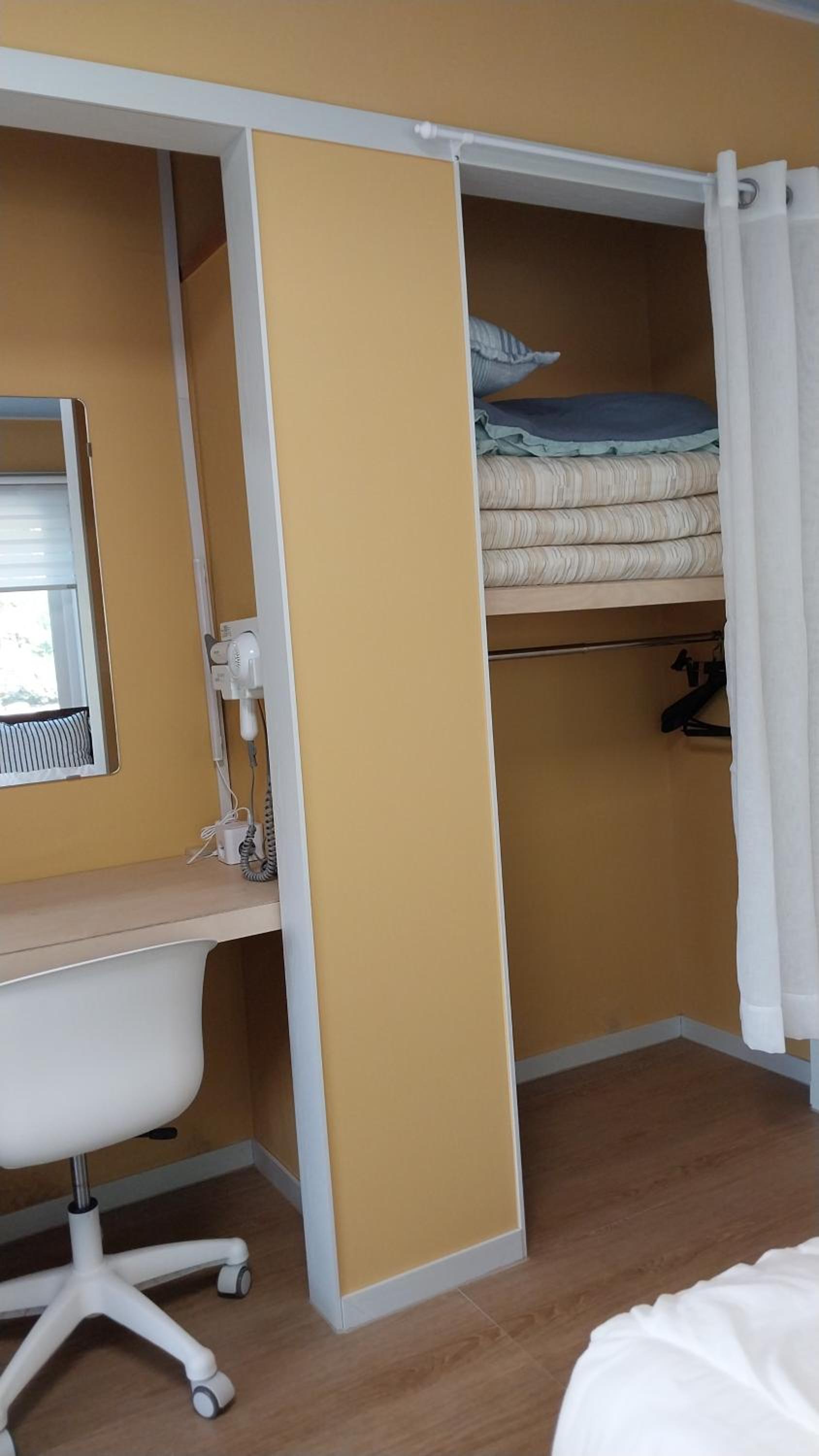 One-Bedroom House - Photo 11