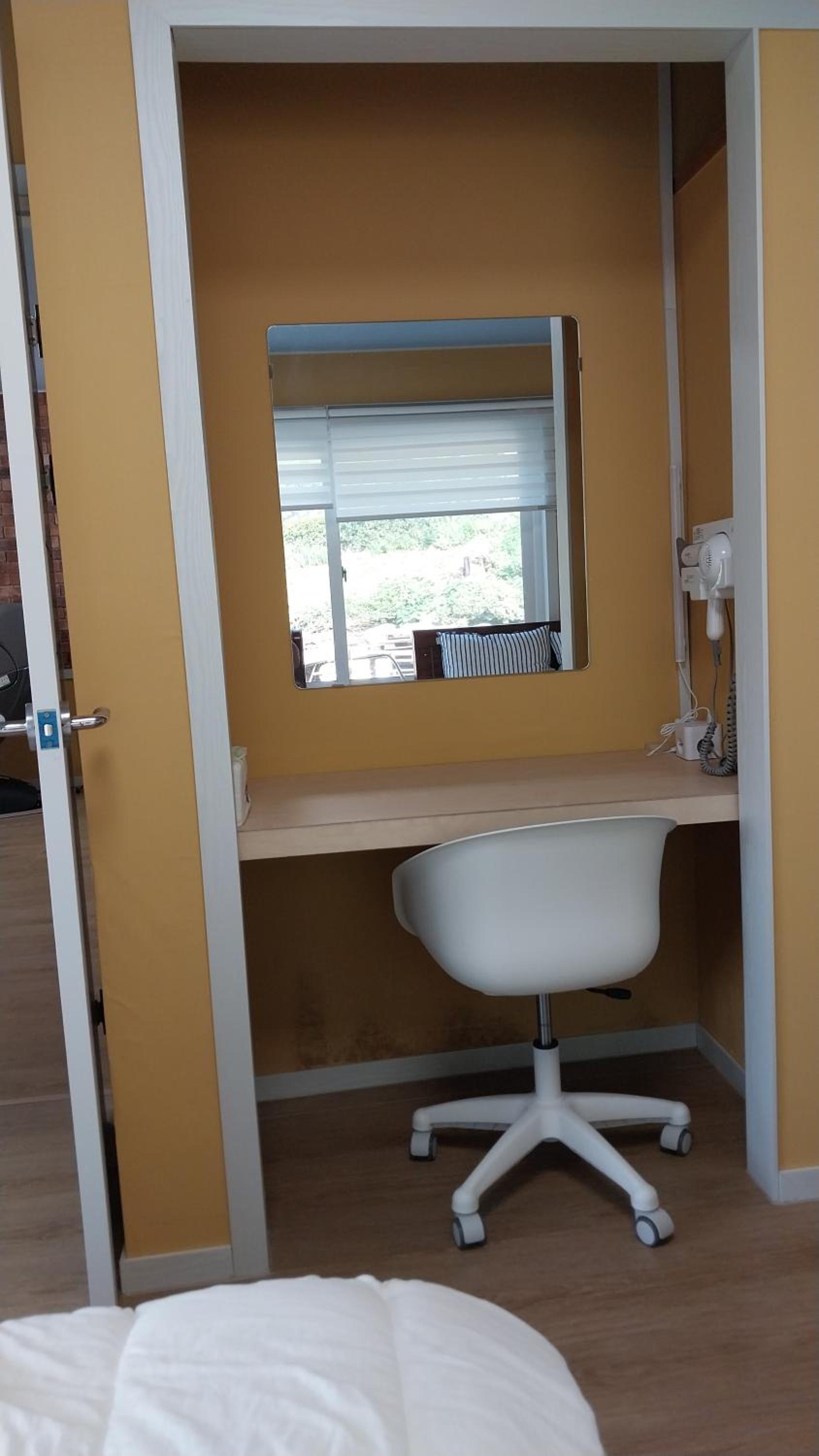 One-Bedroom House - Photo 13