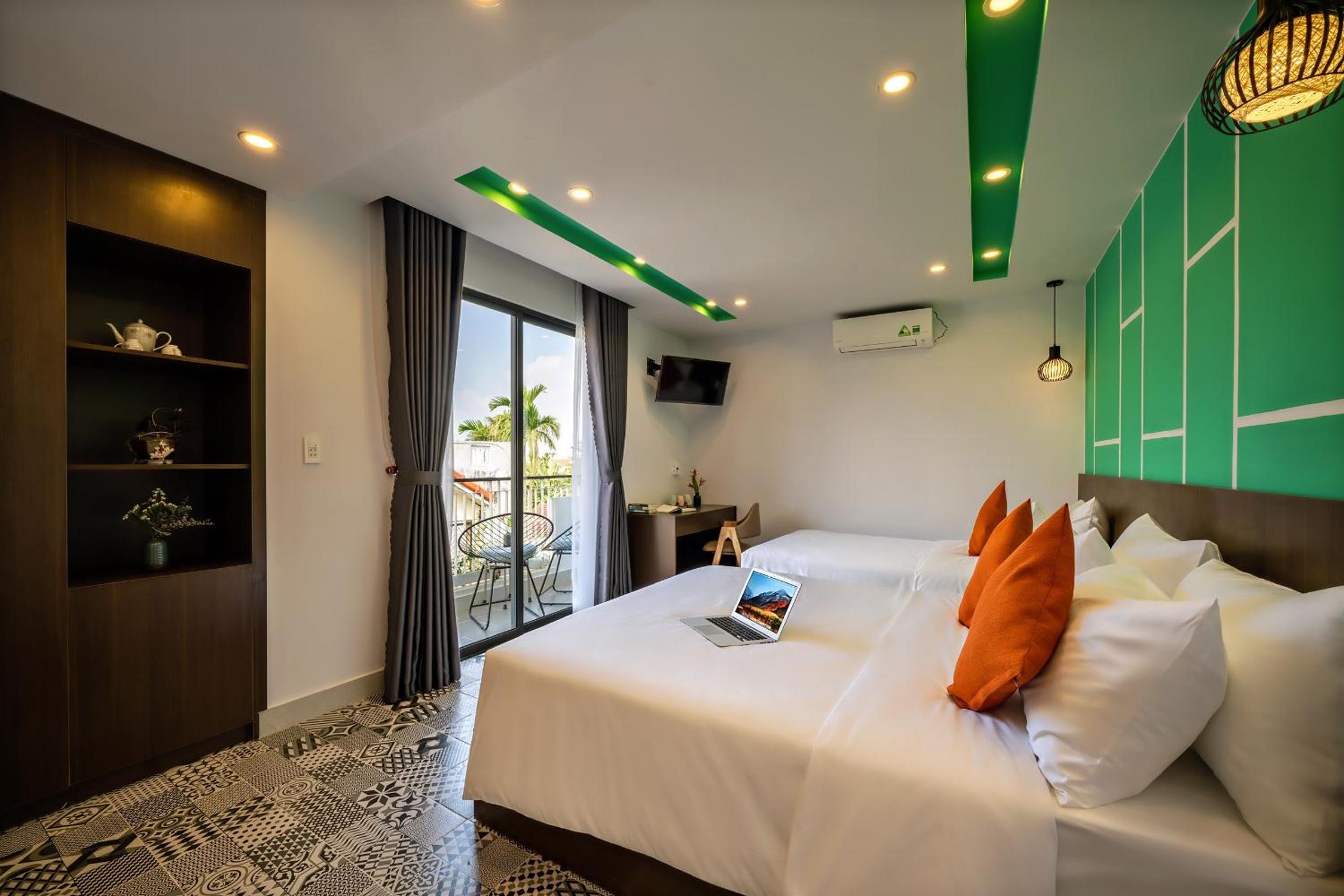 Double Room with Balcony - Photo 20