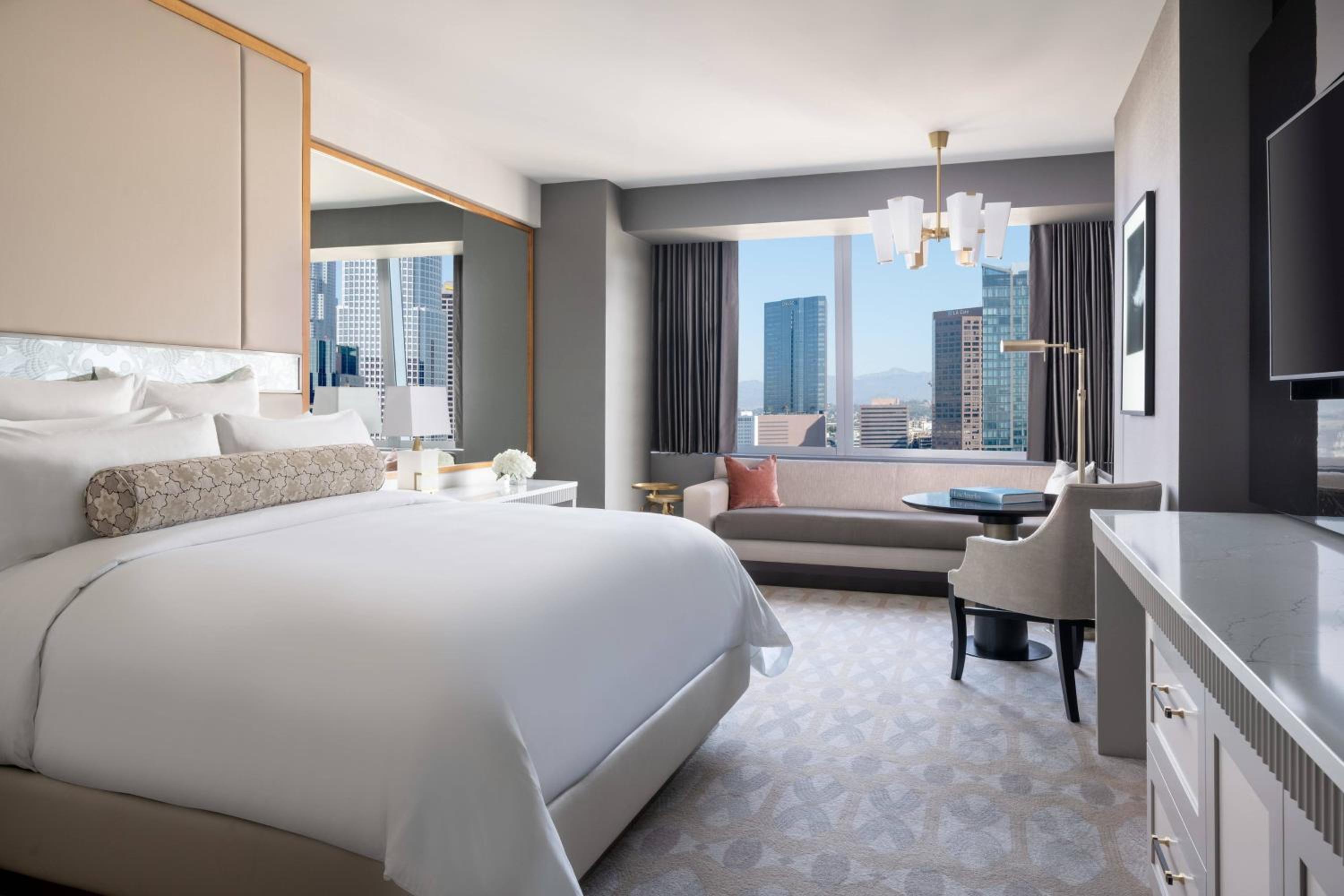 Deluxe King, Guest Room, 1 King, Club Lounge Access