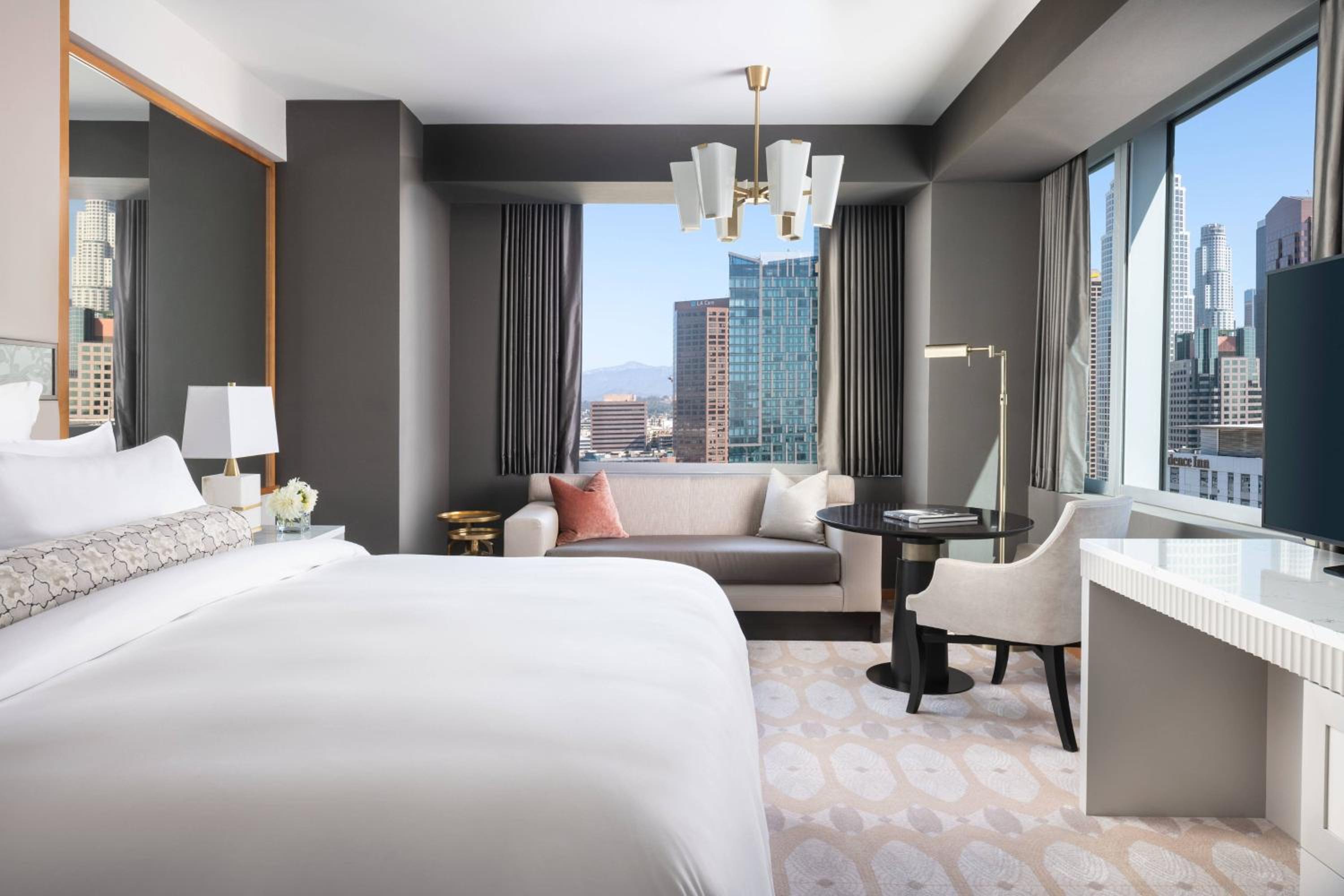 Corner King Room, Guest room, 1 King, City view