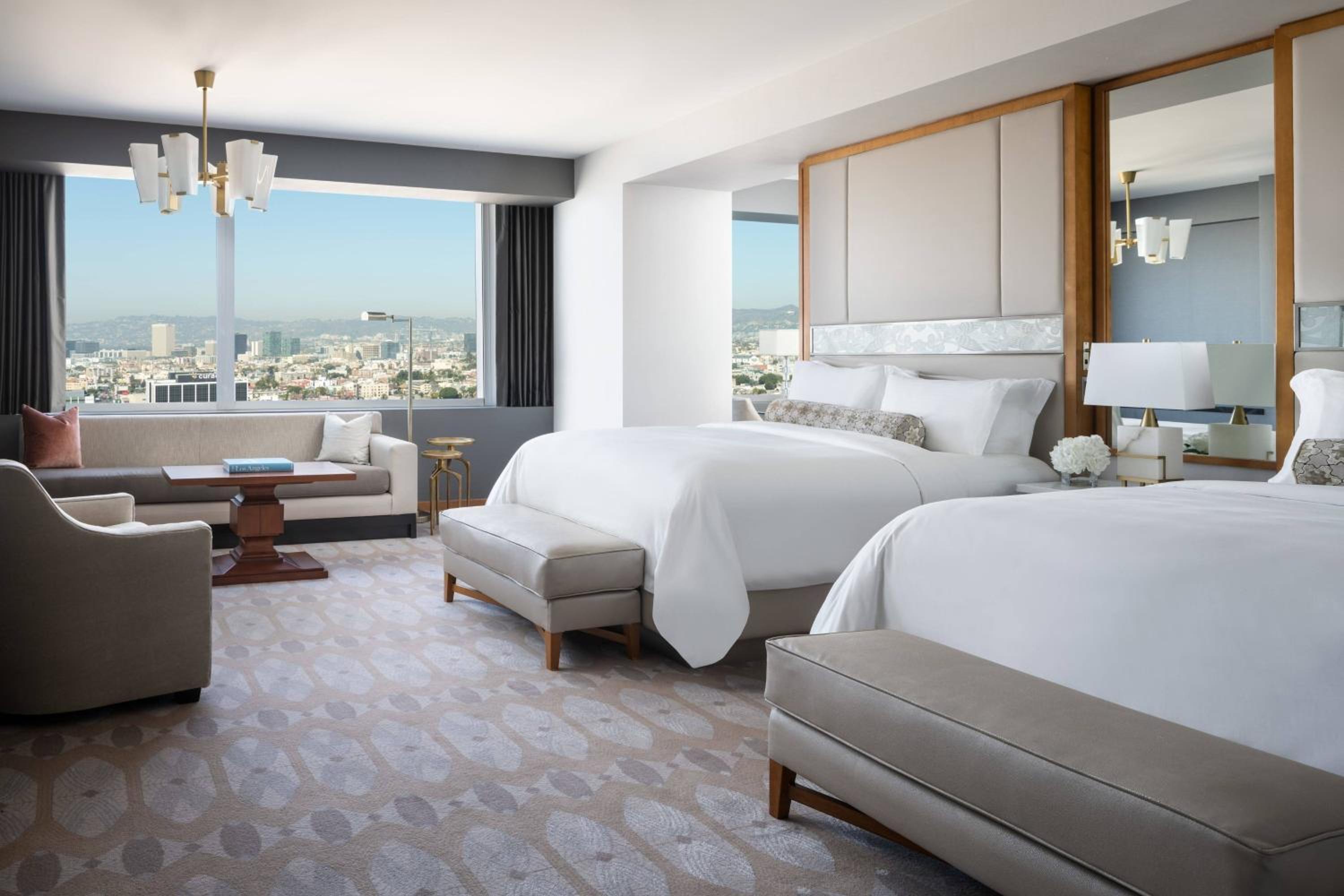 Junior Suite, 2 Queen, City View, Club Lounge Access thumbnail 5
