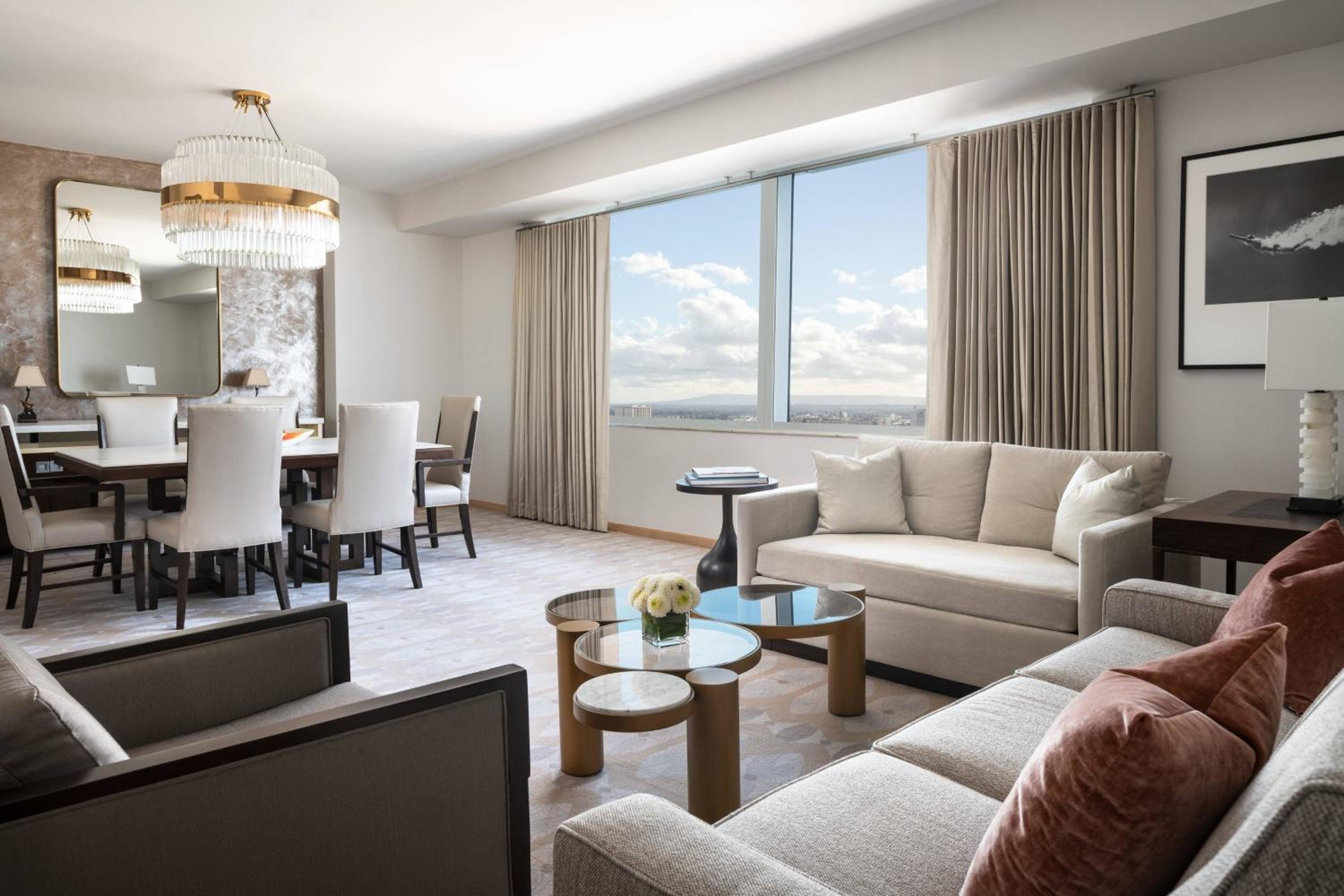 Executive Suite, Club Lounge Access