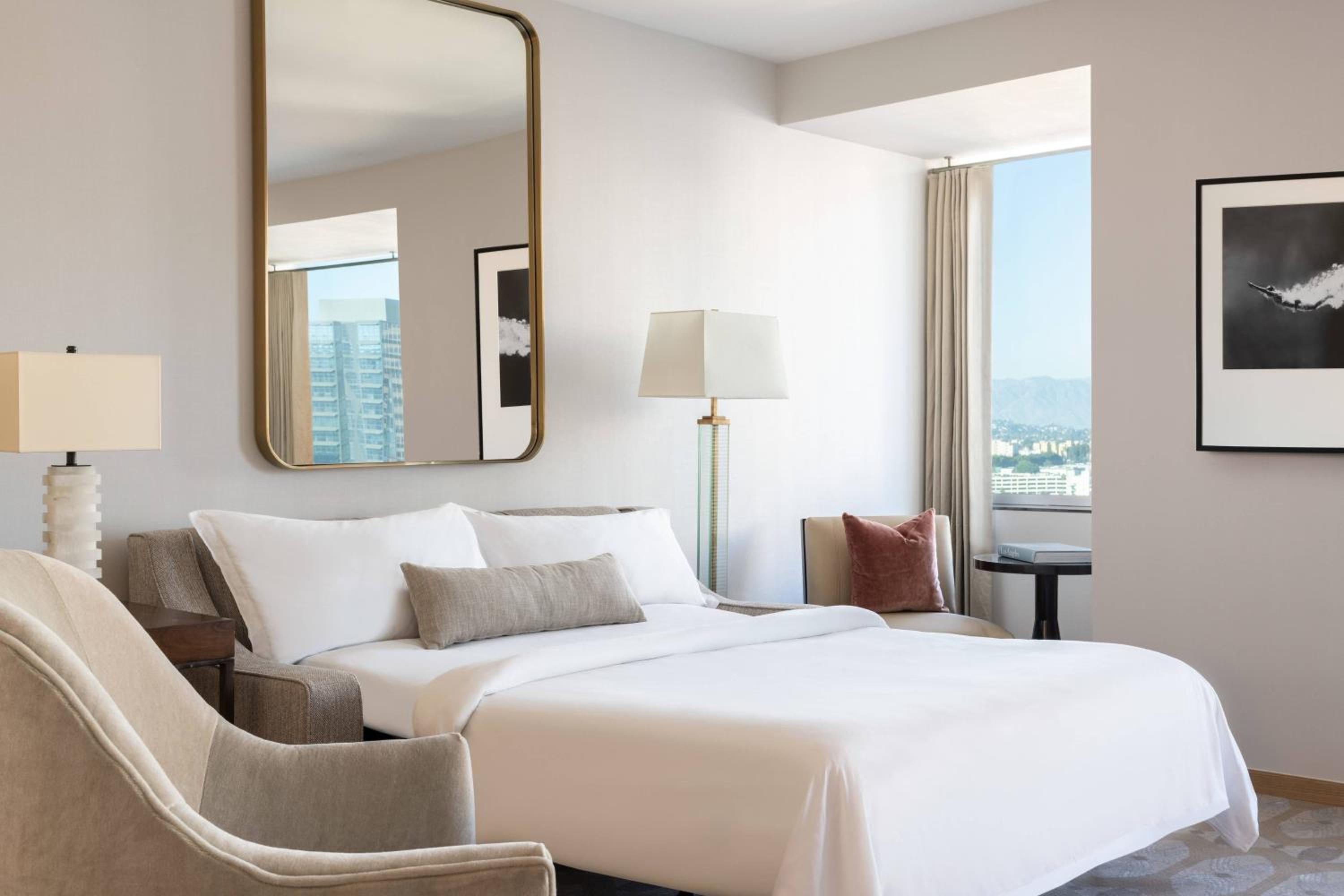 Executive Suite, Club Lounge Access