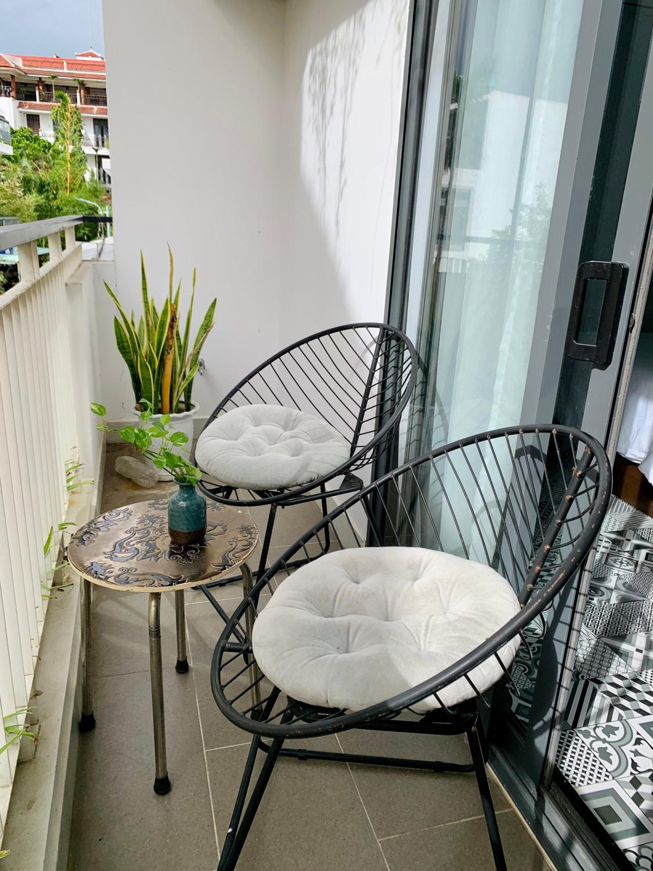 Family Room with Balcony - Photo 2