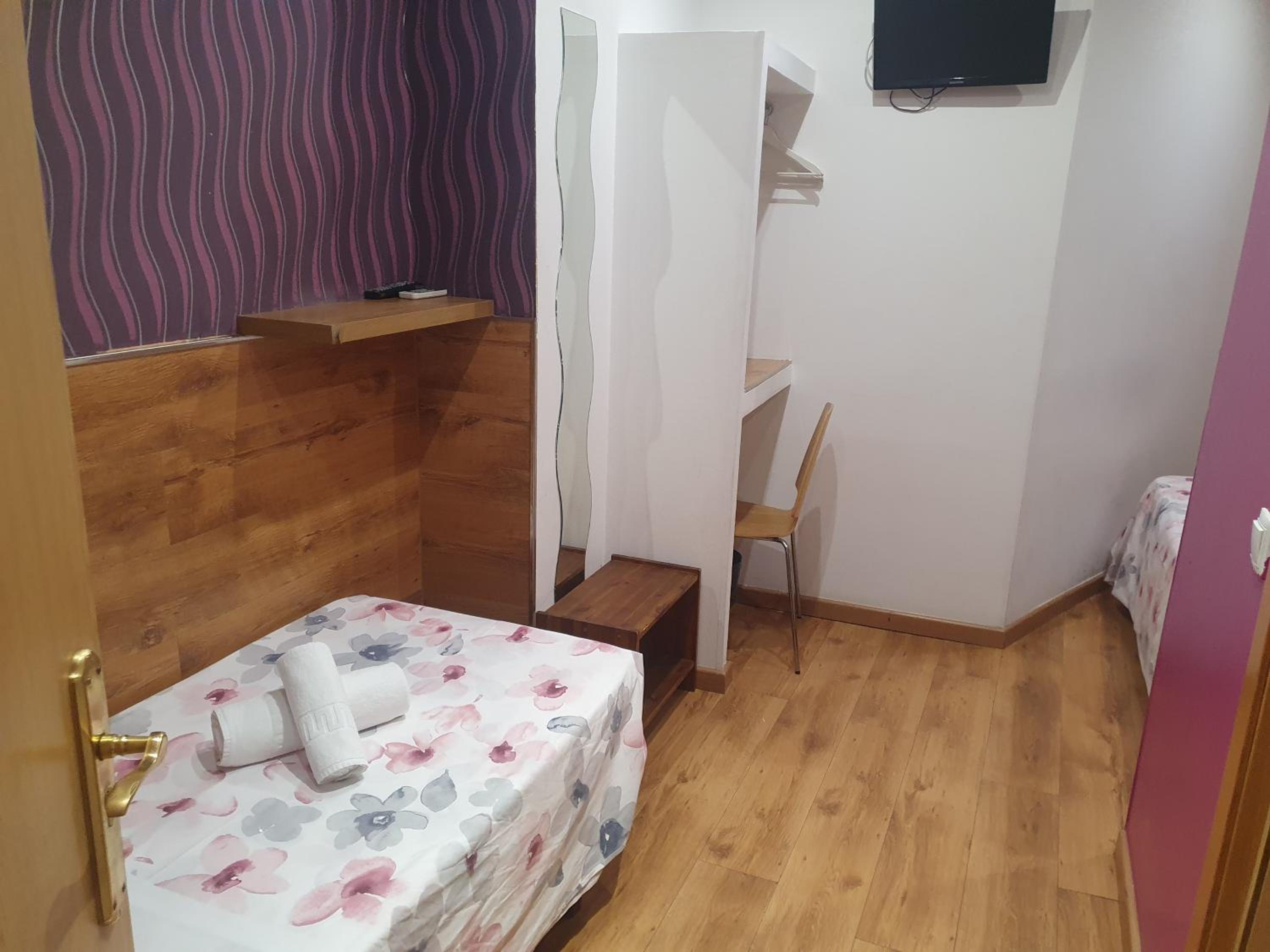 Budget Twin Room photo 2