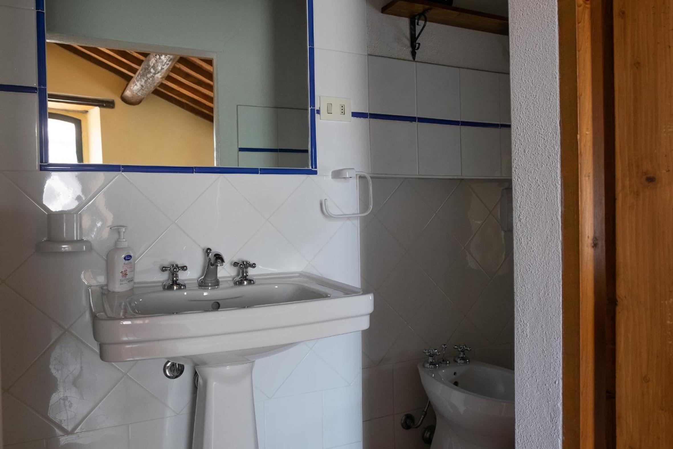 Double Room - Photo 4