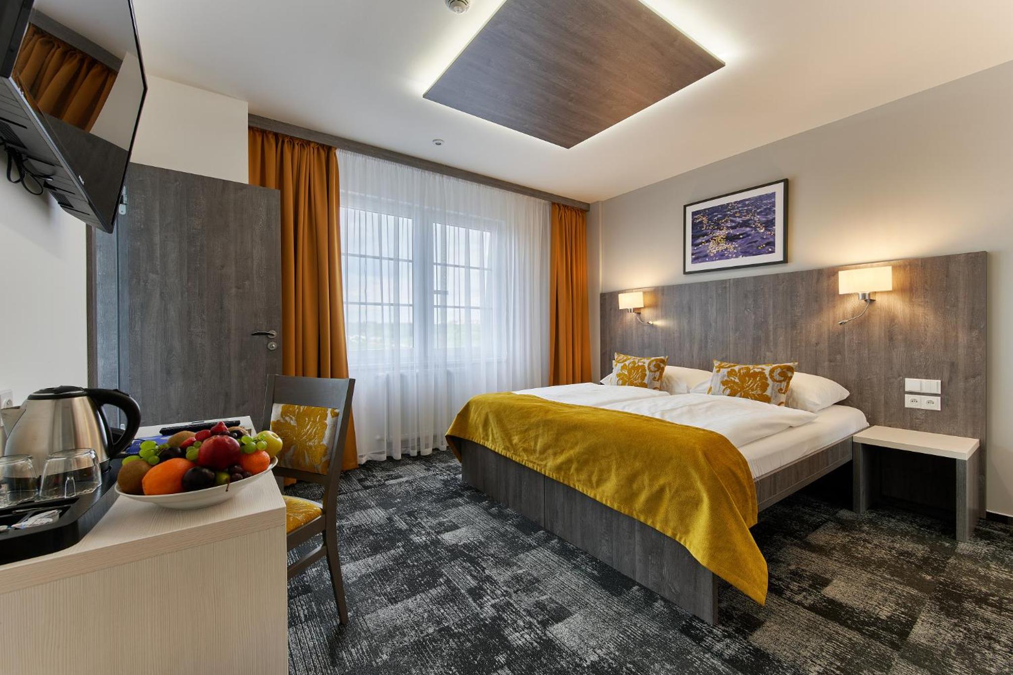 מלון סטפ פראג — Deluxe Double Room with Water and Sauna World Access