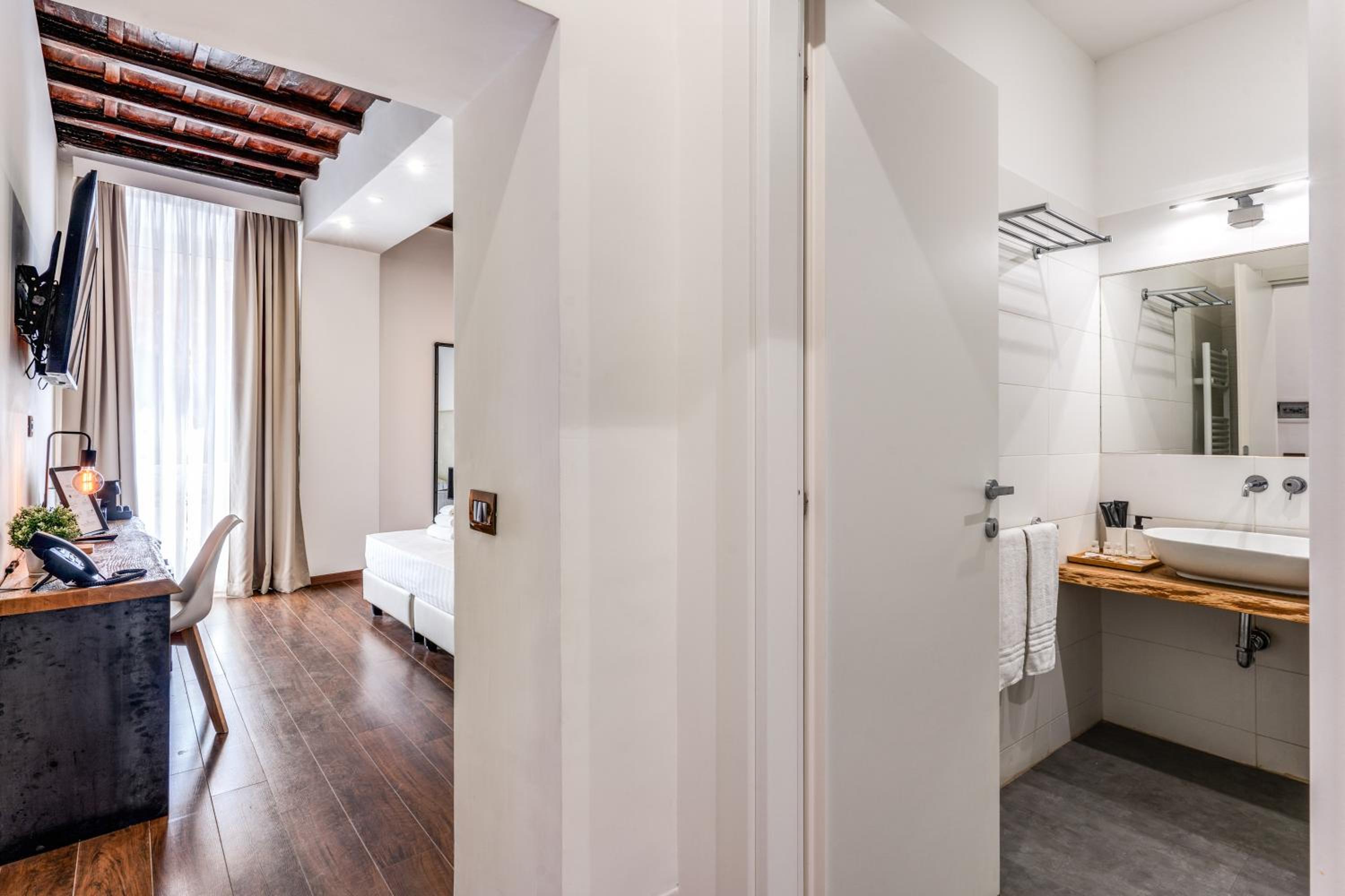 Deluxe Double Room photo 2
