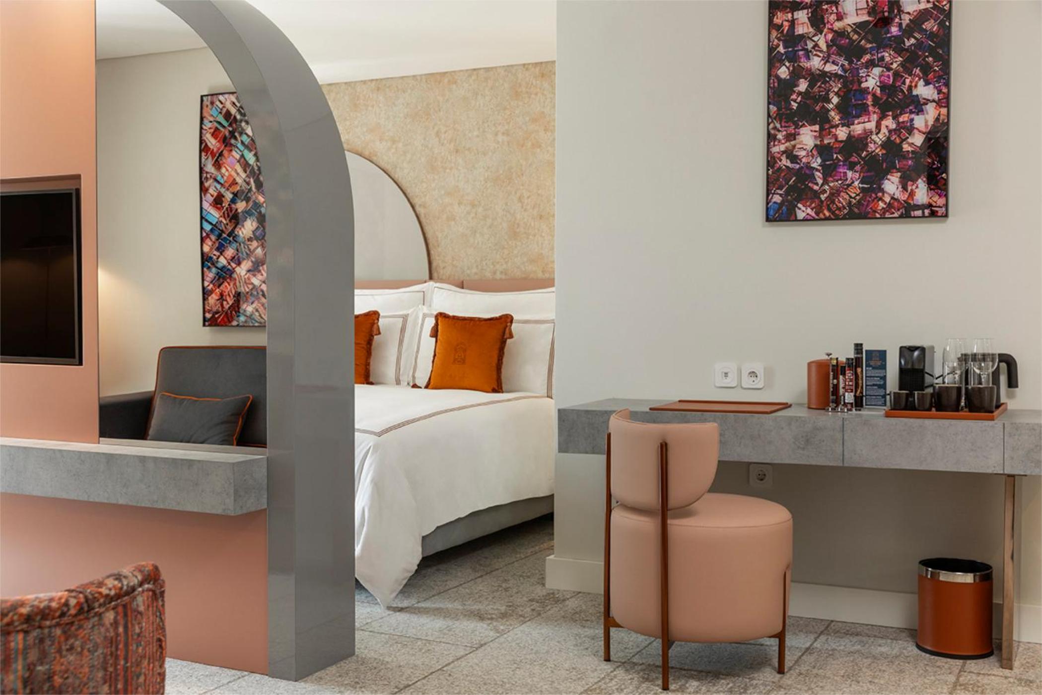 Suite with One King Bed and Terrace (Non Smoking) thumbnail 5