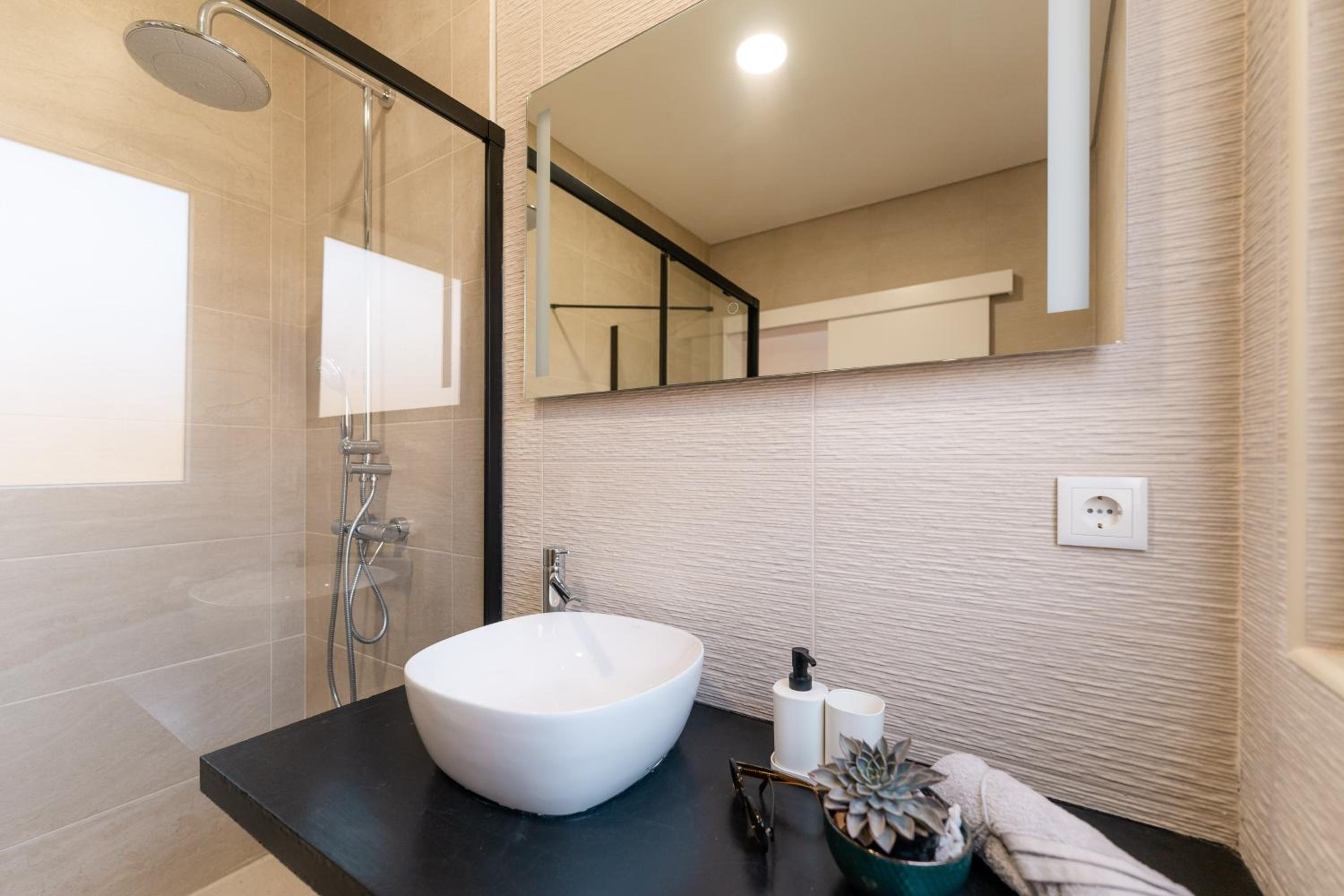 Family Room with Private Bathroom photo 3