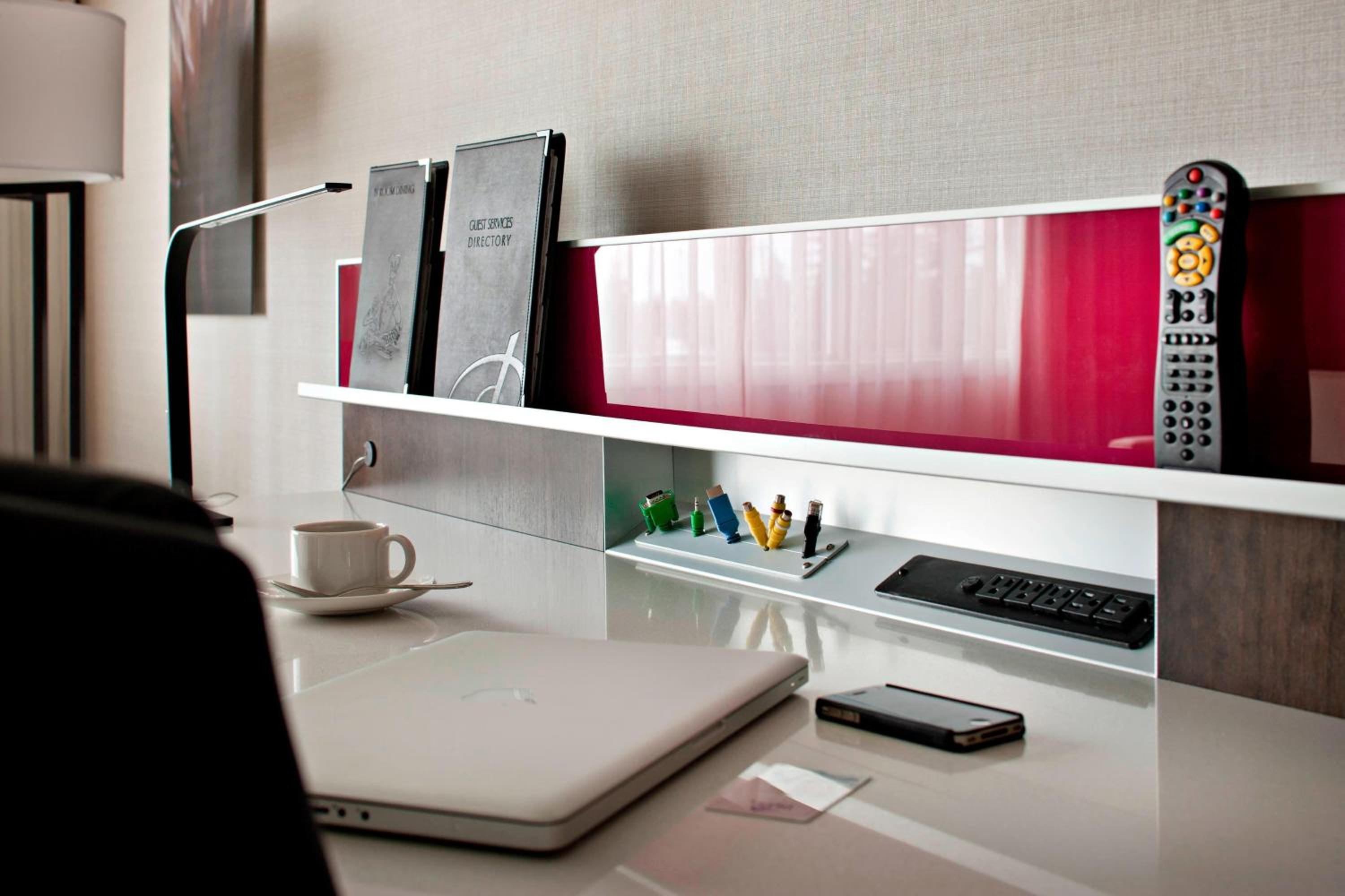 Executive Club King Suite with Sofa Bed - Club Lounge Access