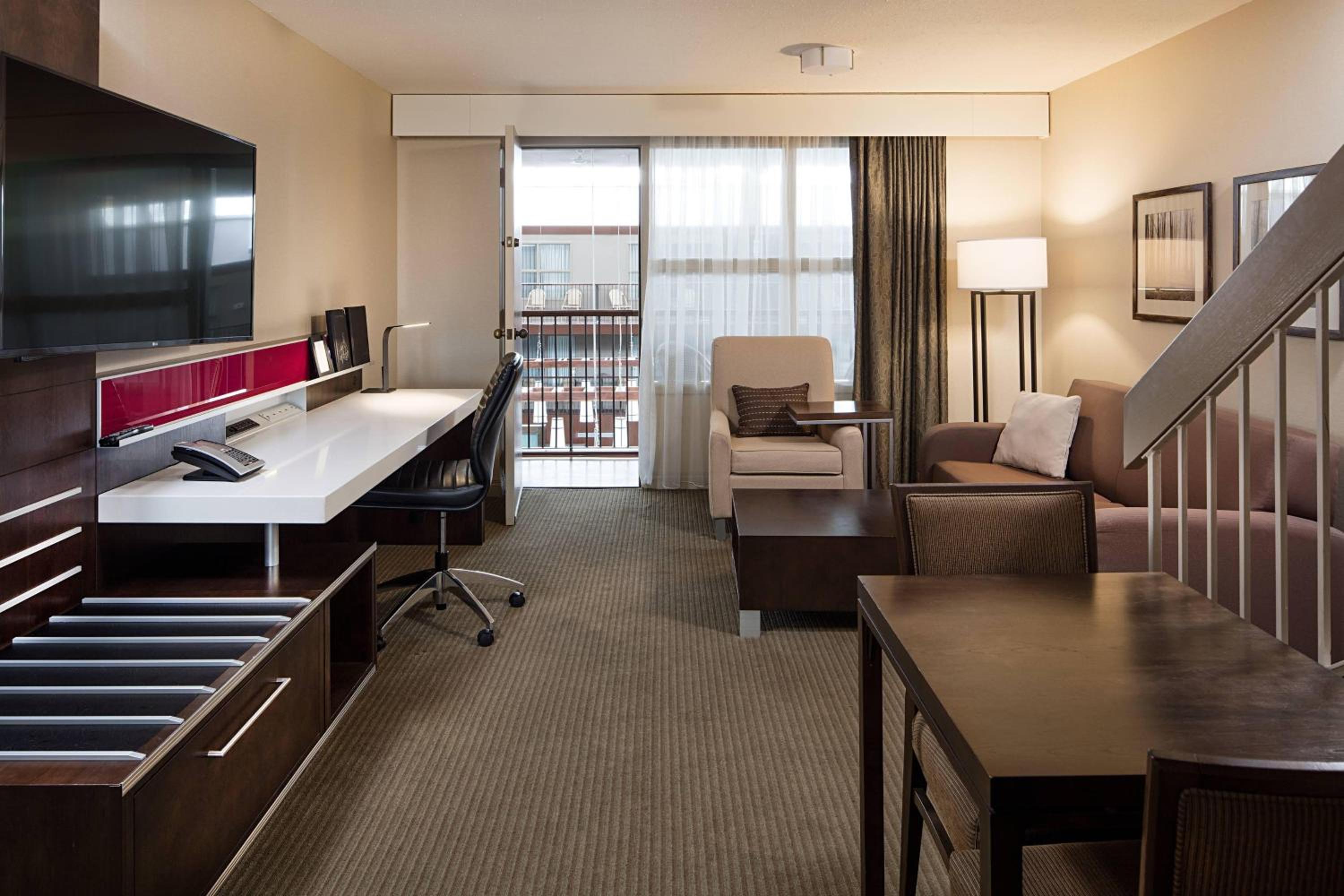 One-Bedroom Bi-Level Loft Club Suite - Club Lounge Access