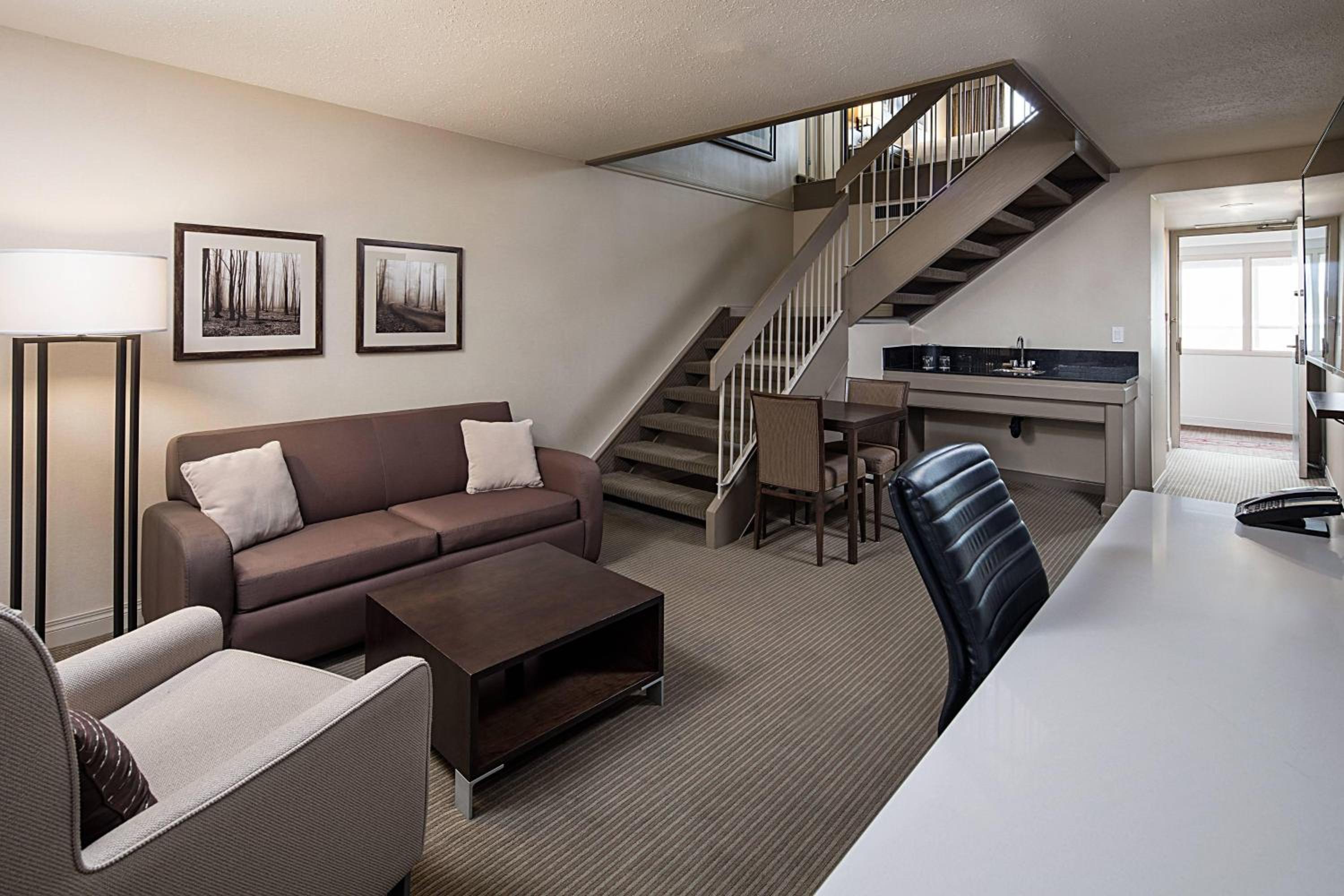 One-Bedroom Bi-Level Loft Club Suite - Club Lounge Access