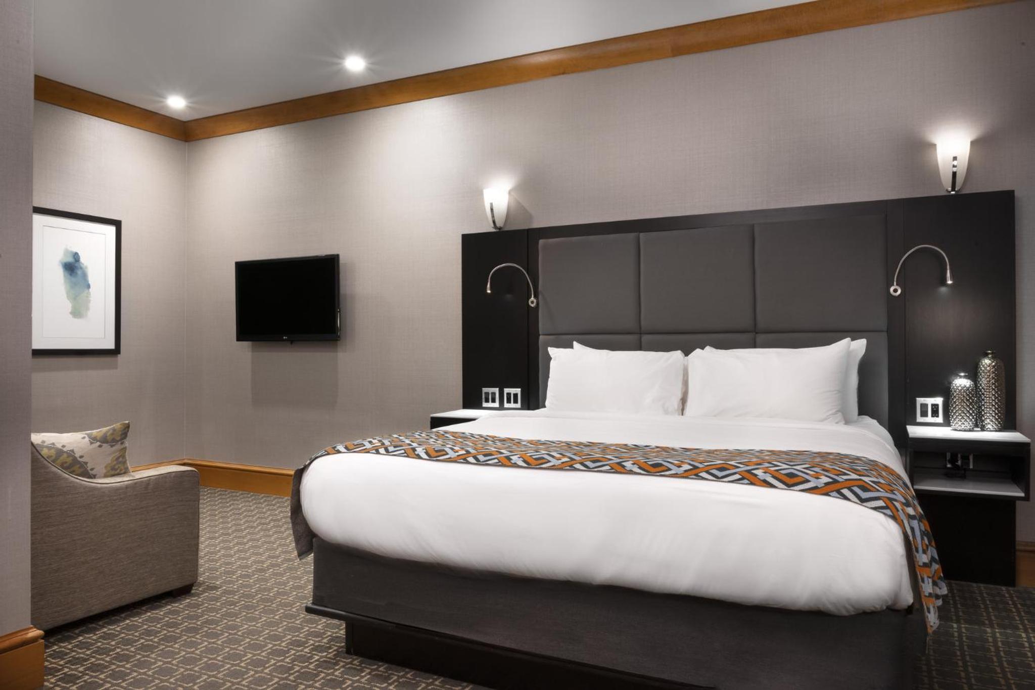 One-Bedroom Suite - Photo 1